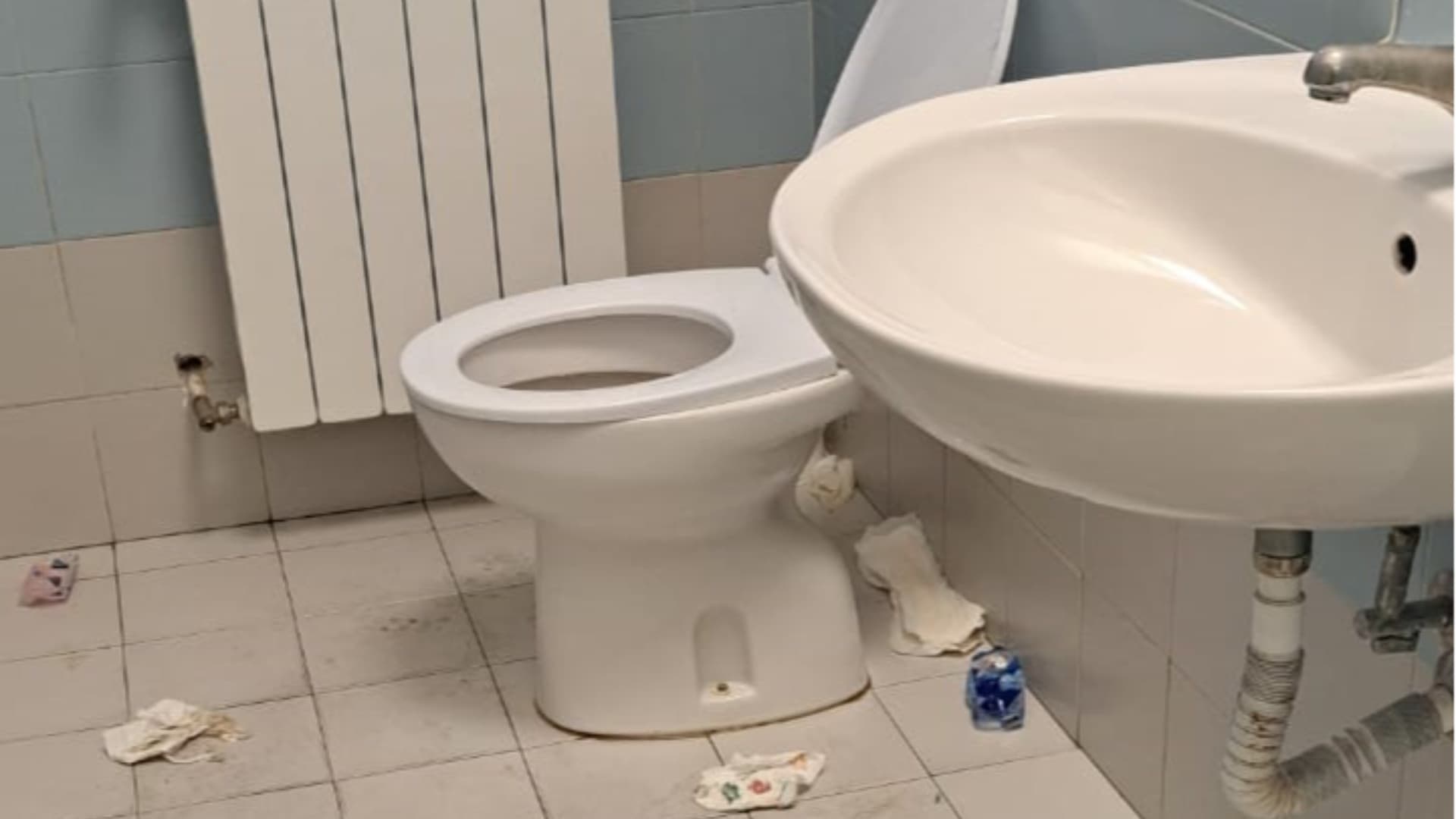 Bagni senza carta e sapone: cosa accade all’ospedale Mazzini di Teramo?