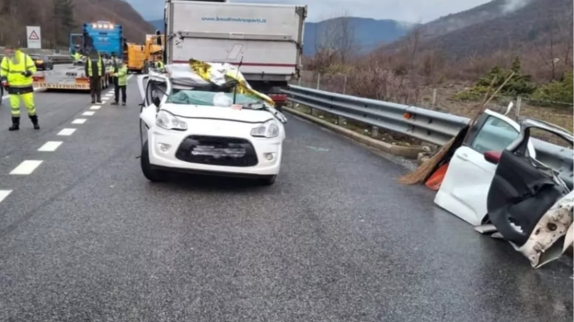 L'auto del 26enne
