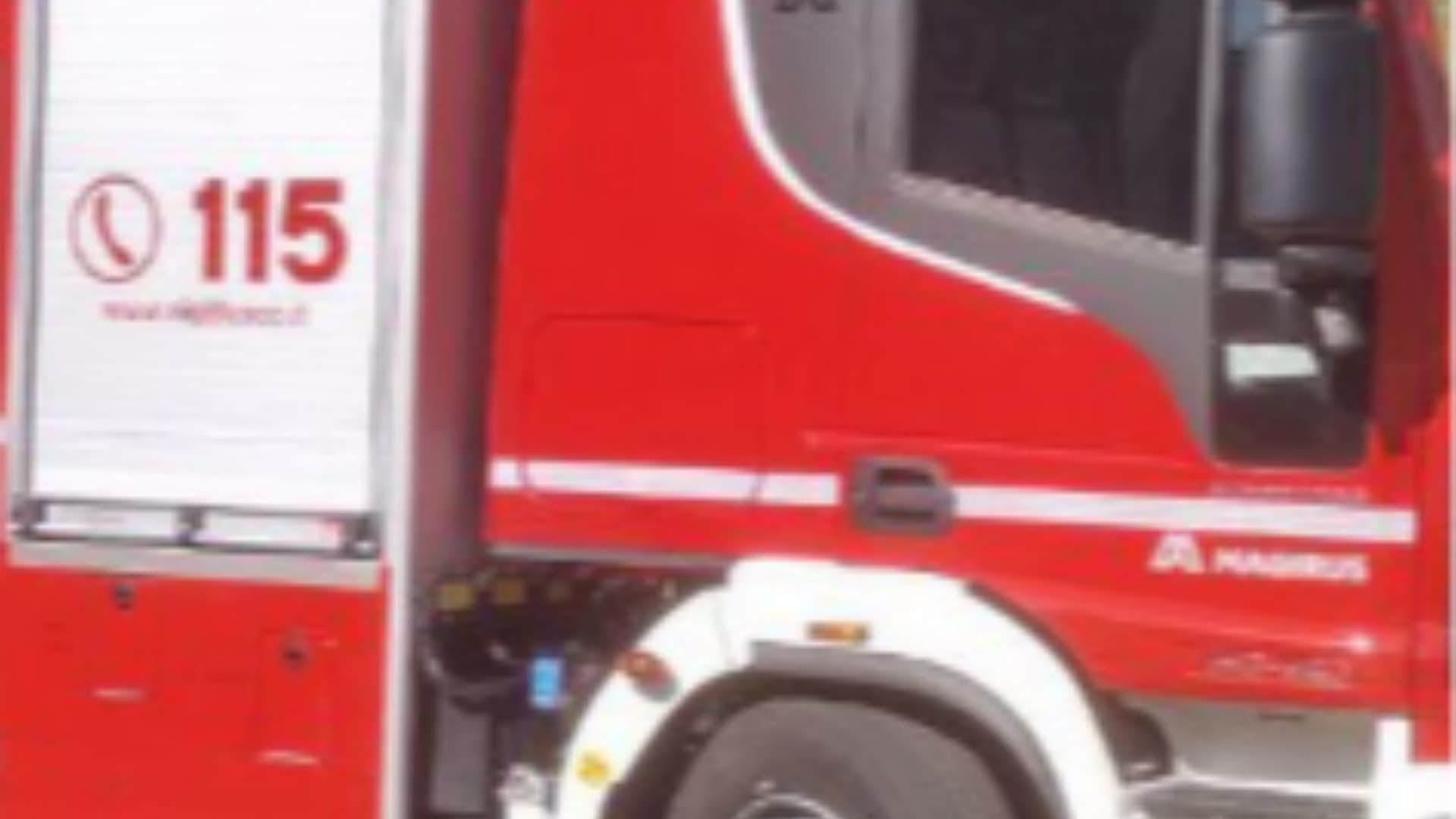 Paura alla stazione di Pescara: pioggia di vetri sul marciapiede