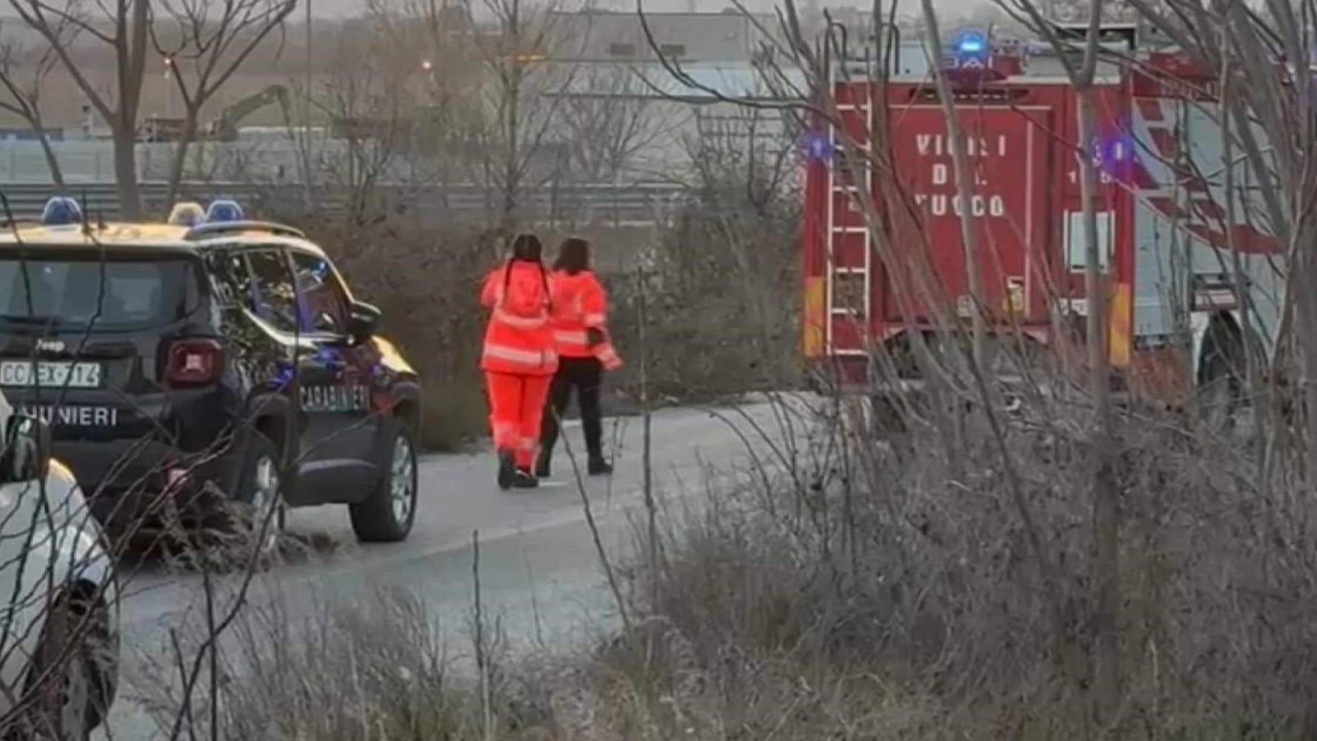 Minaccia di esplosione: paura in centro per un uomo barricato