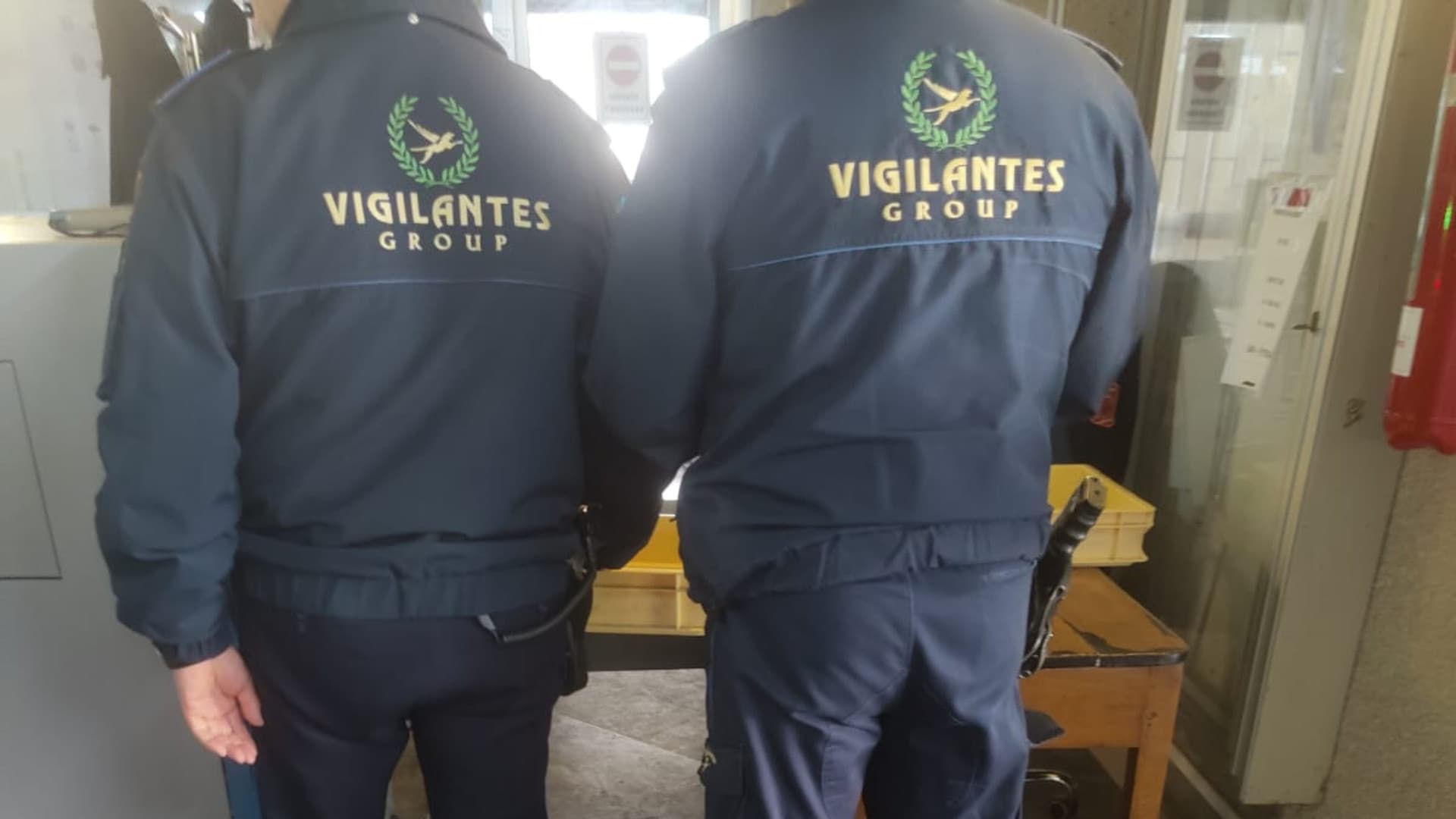 Gli addetti della Vigilantes group