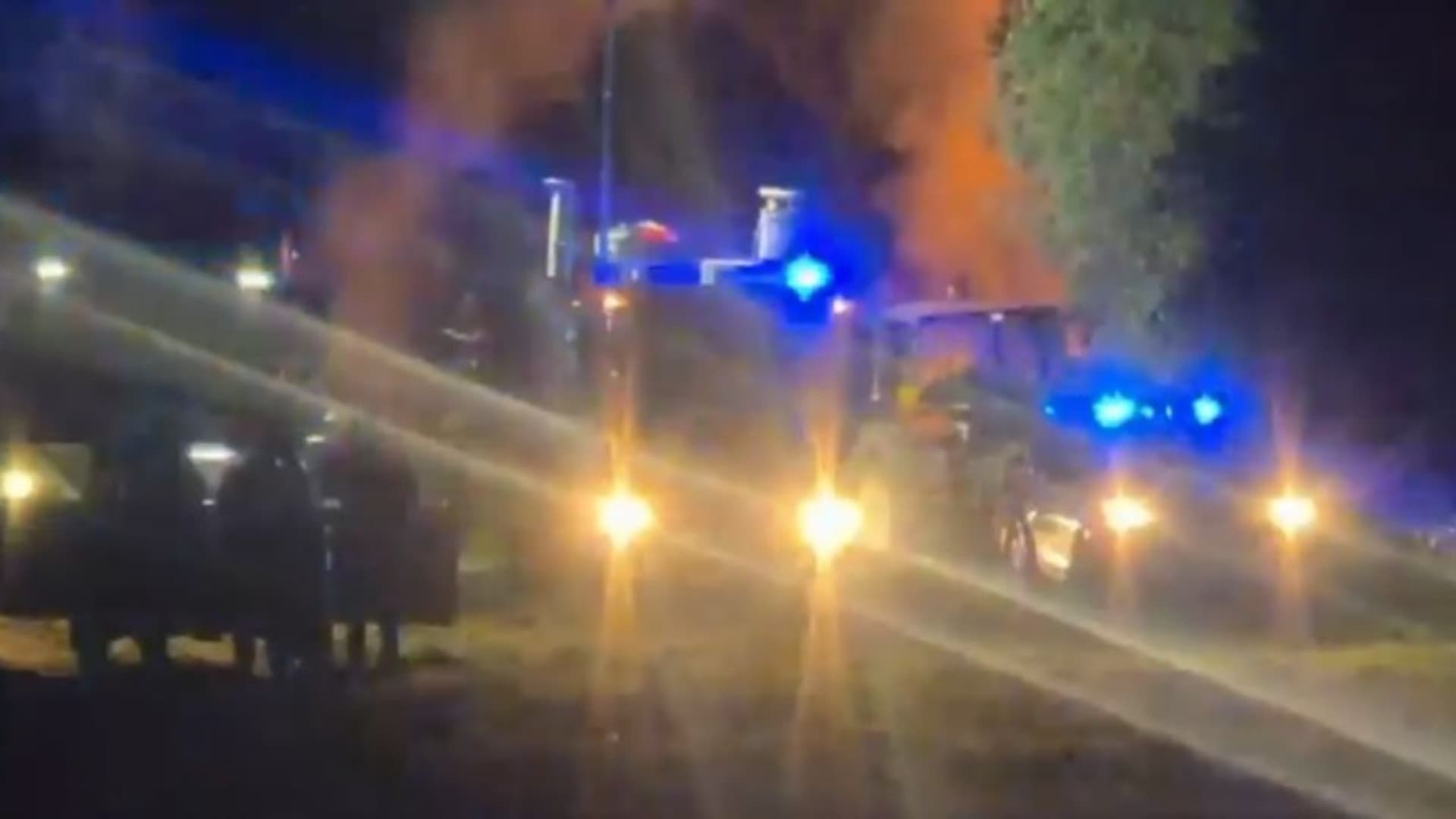 I soccorsi sul luogo dell'incendio