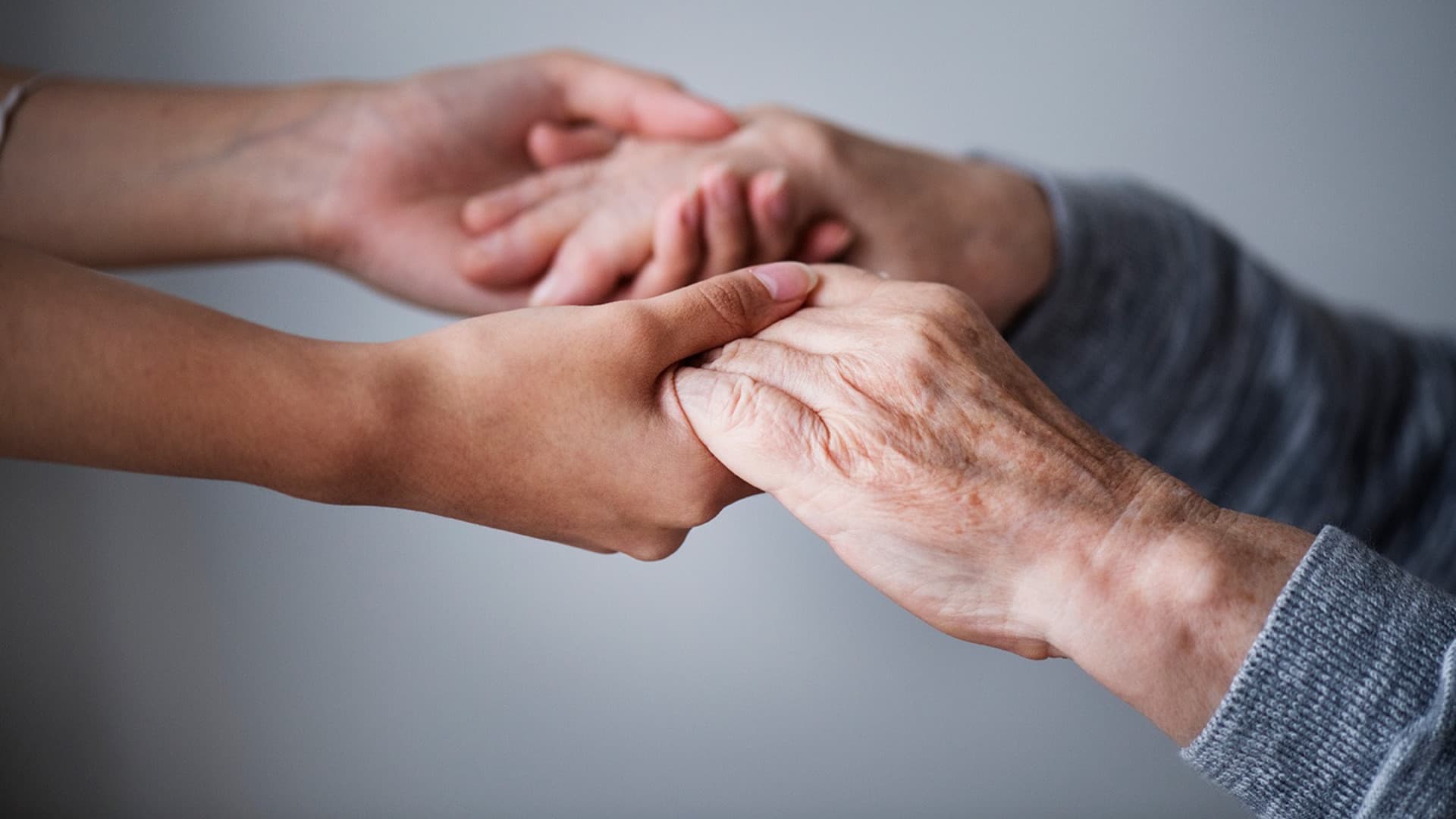 Lavoratori domestici in Abruzzo, i dati: il 56,3% degli assunti sono badanti