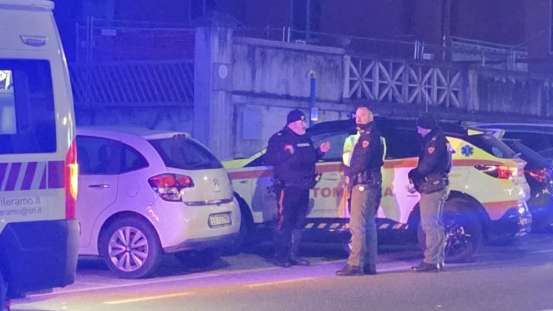 Teramo, lite all’alba in Circonvallazione Ragusa: intervengono carabinieri, polizia e 118