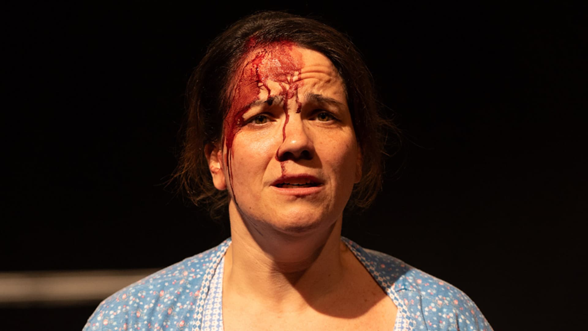 A teatro: Emma Dante durante lo spettacolo "L'angelo del focolare"