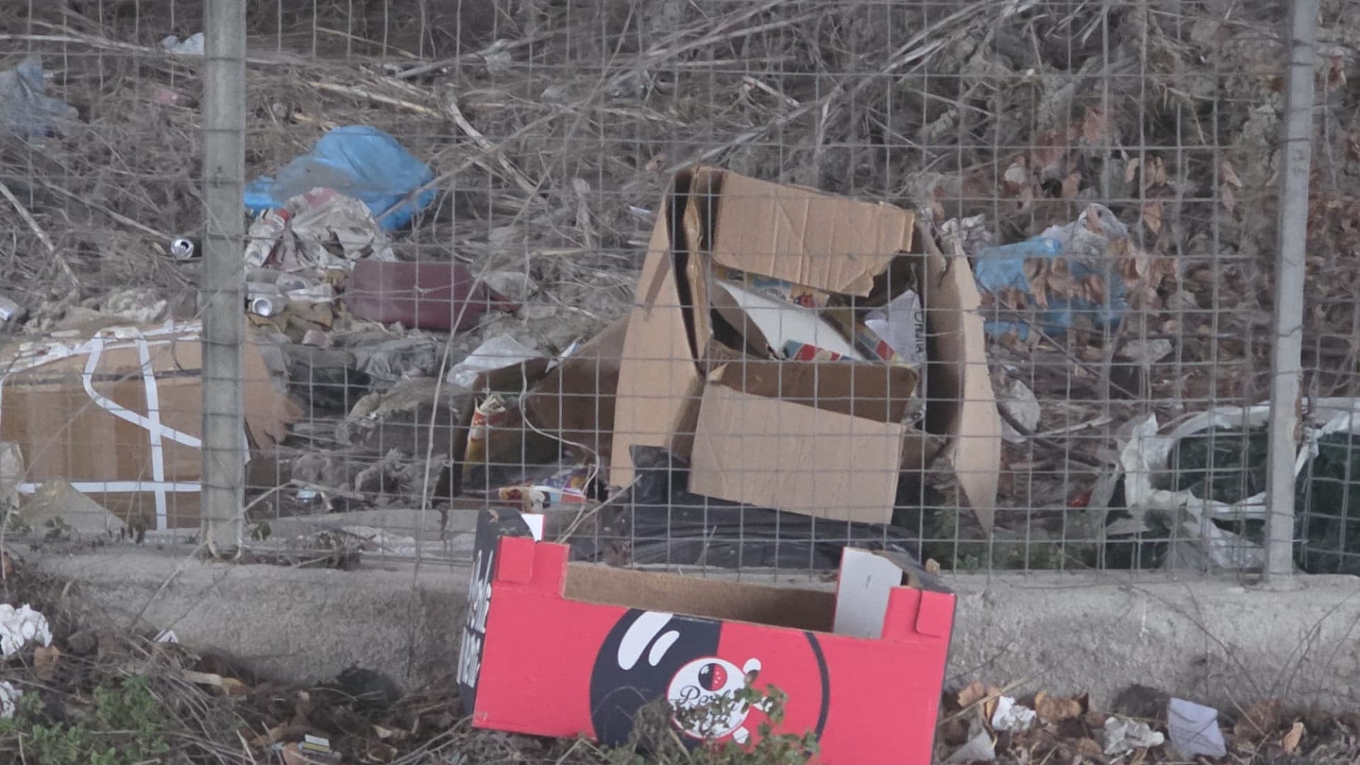 Alcuni materiali a bordo strada