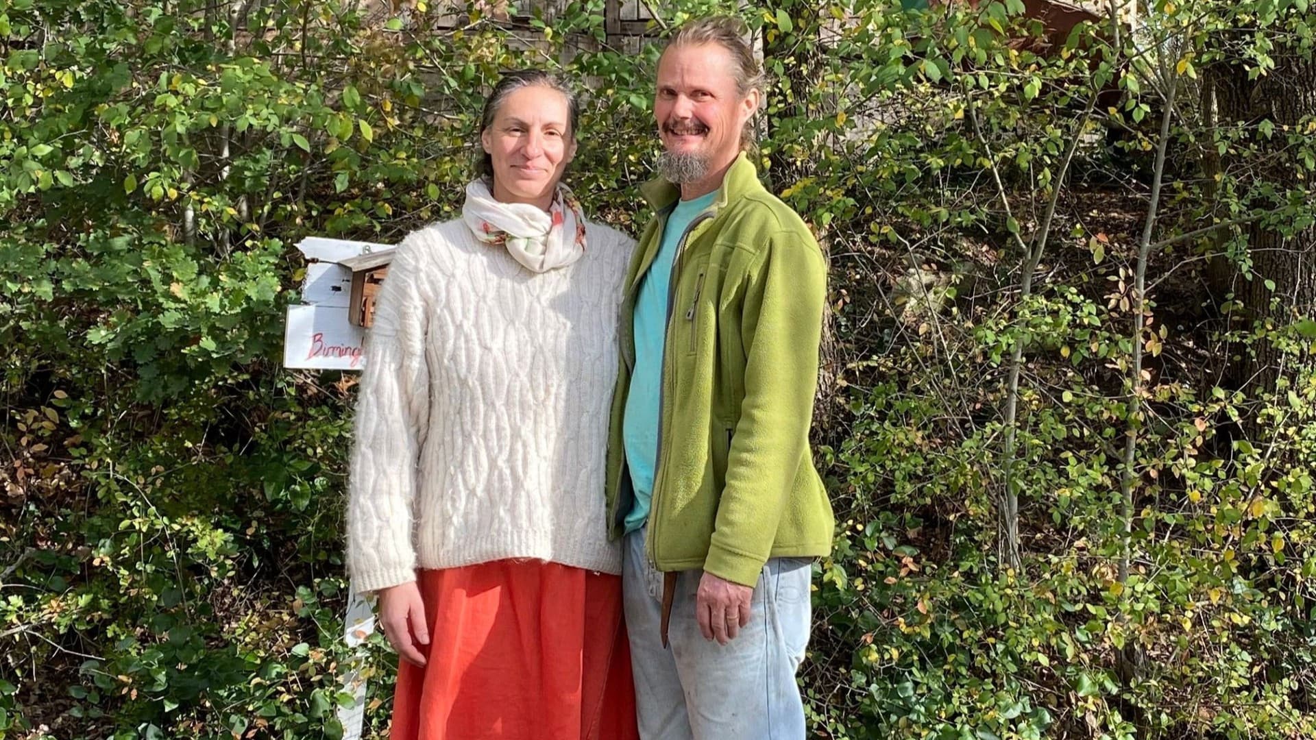 A sinistra Catherine Birmingham con il marito Nathan Trevallion