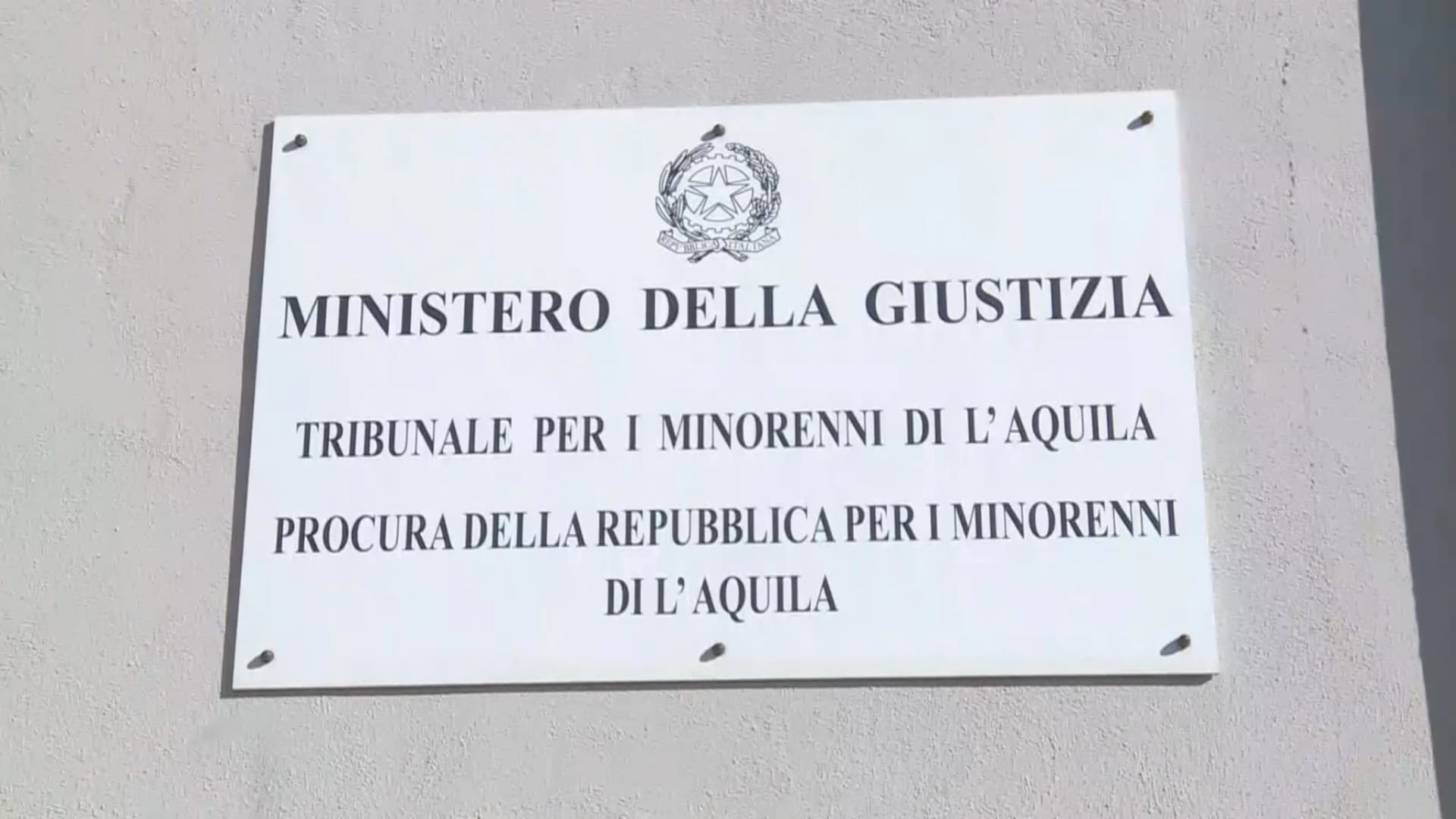 Famiglia nel bosco, la madre allontanata: il punto centrale del provvedimento dei giudici