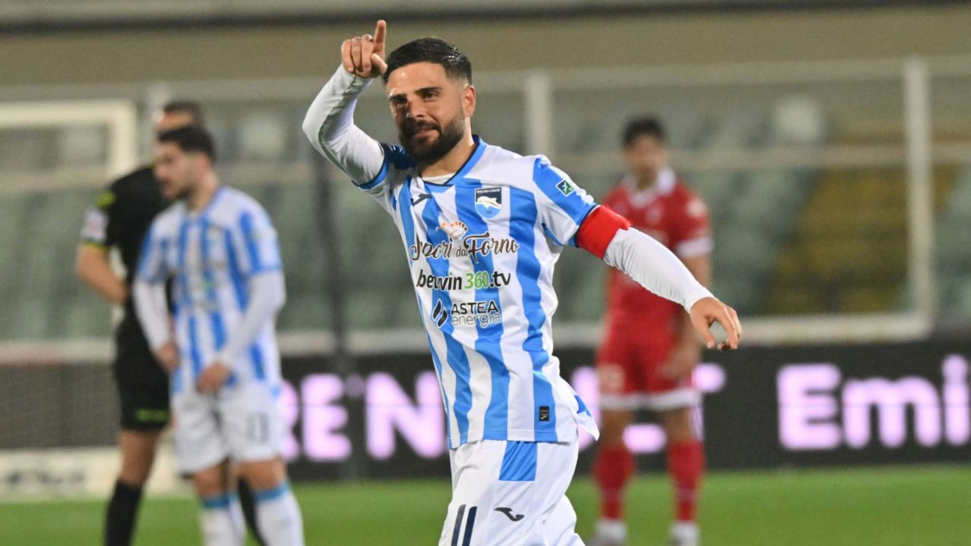 Insigne festeggia dopo il gol