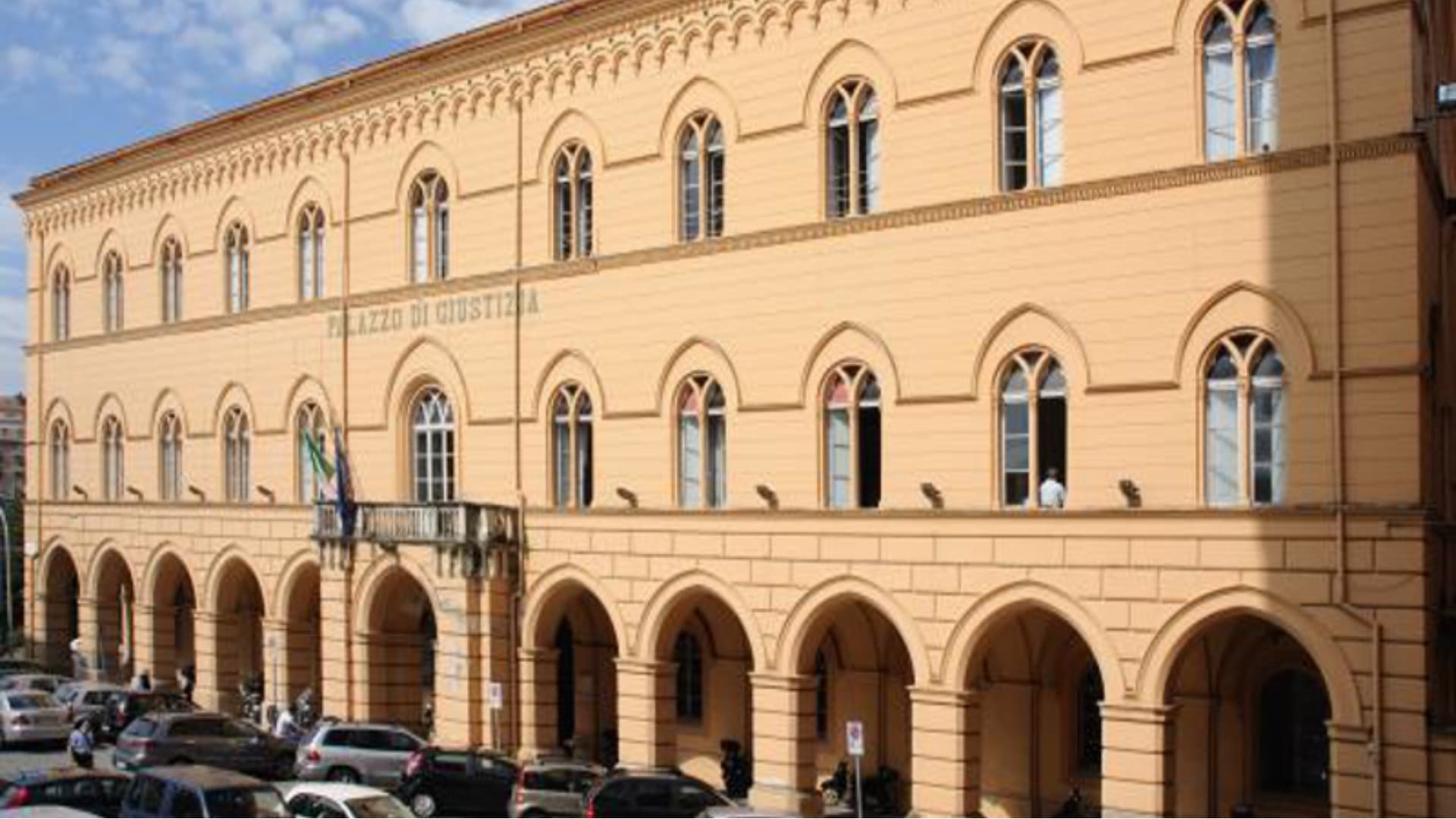 Chieti, furto d’auto in concessionaria: arrestato il finto diplomatico