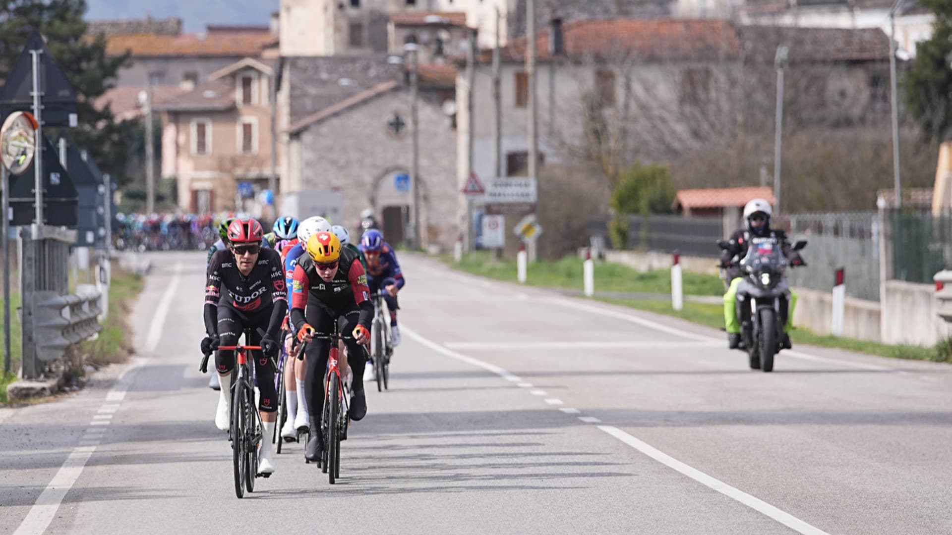Tirreno-Adriatico, Van der Poel vince a Martinsicuro. Pellizzari nuova maglia azzurra