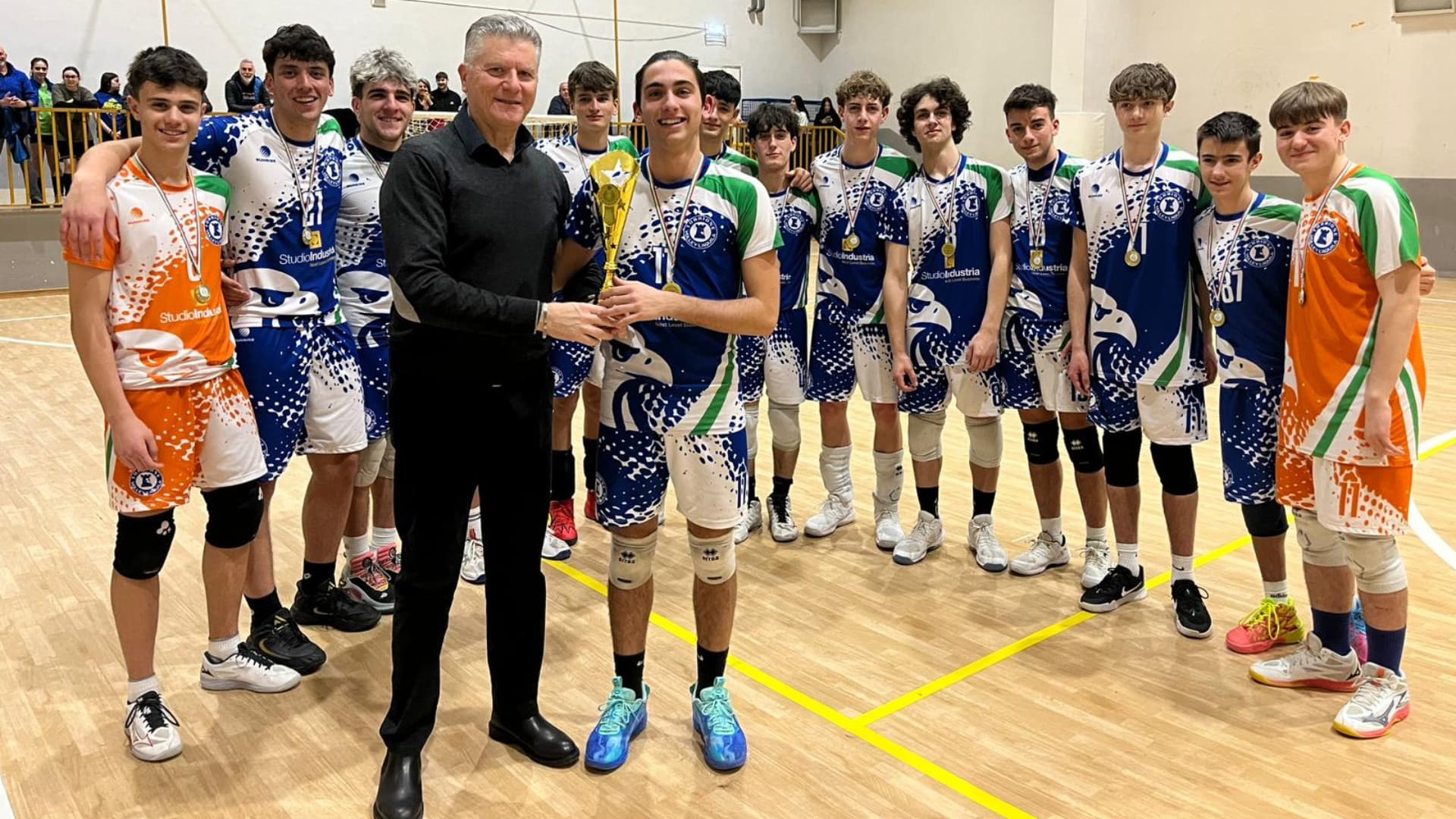 La squadra Under 19 maschile alla premiazione del titolo territoriale Abruzzo Nord-Ovest