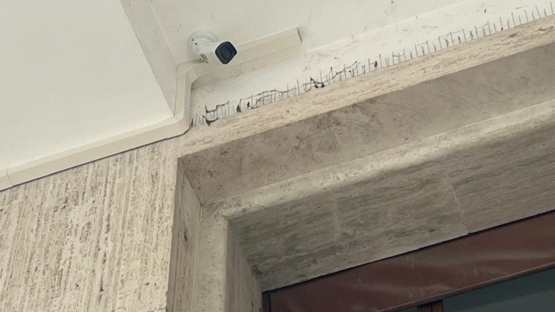 La telecamera ai portici di San Bernardino