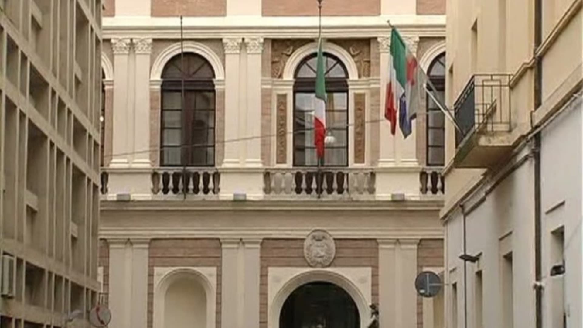 Provincia di Teramo, il presidente D’Angelo annuncia buoni pasto da 10 euro ma c'è il nodo della legge
