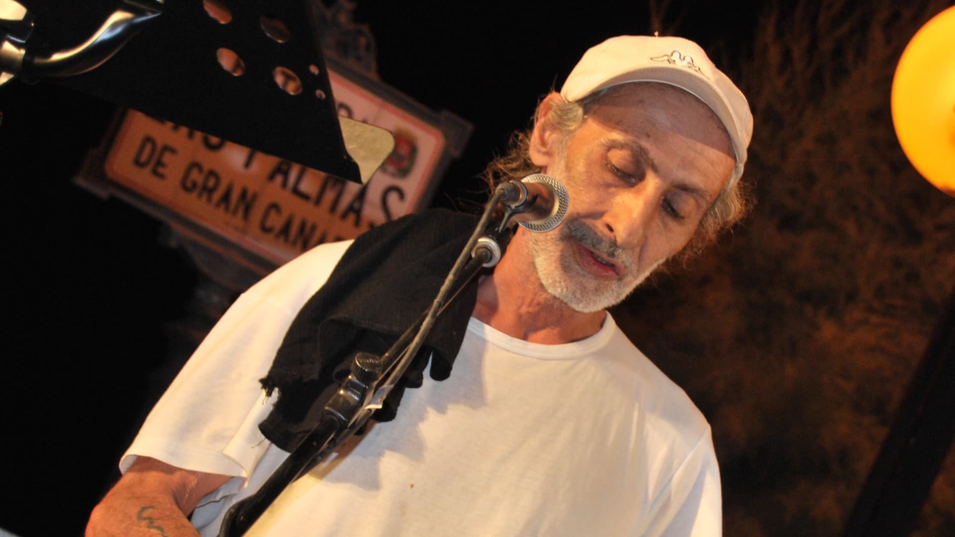 Fuori copertina, poeti e scrittori abruzzesi: Antonio Camaioni - Quindicesima puntata