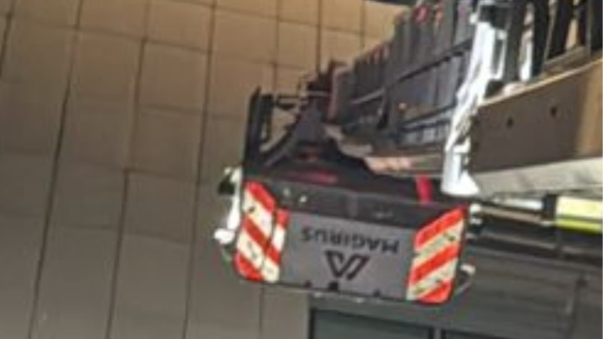 La scala dei vigili del fuoco nella zona di Mosciano