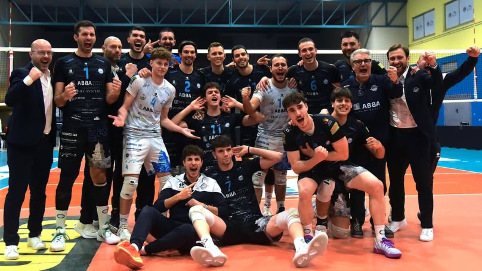 L'esultanza a fine gara (foto Facebook ABBA Pineto Volley)