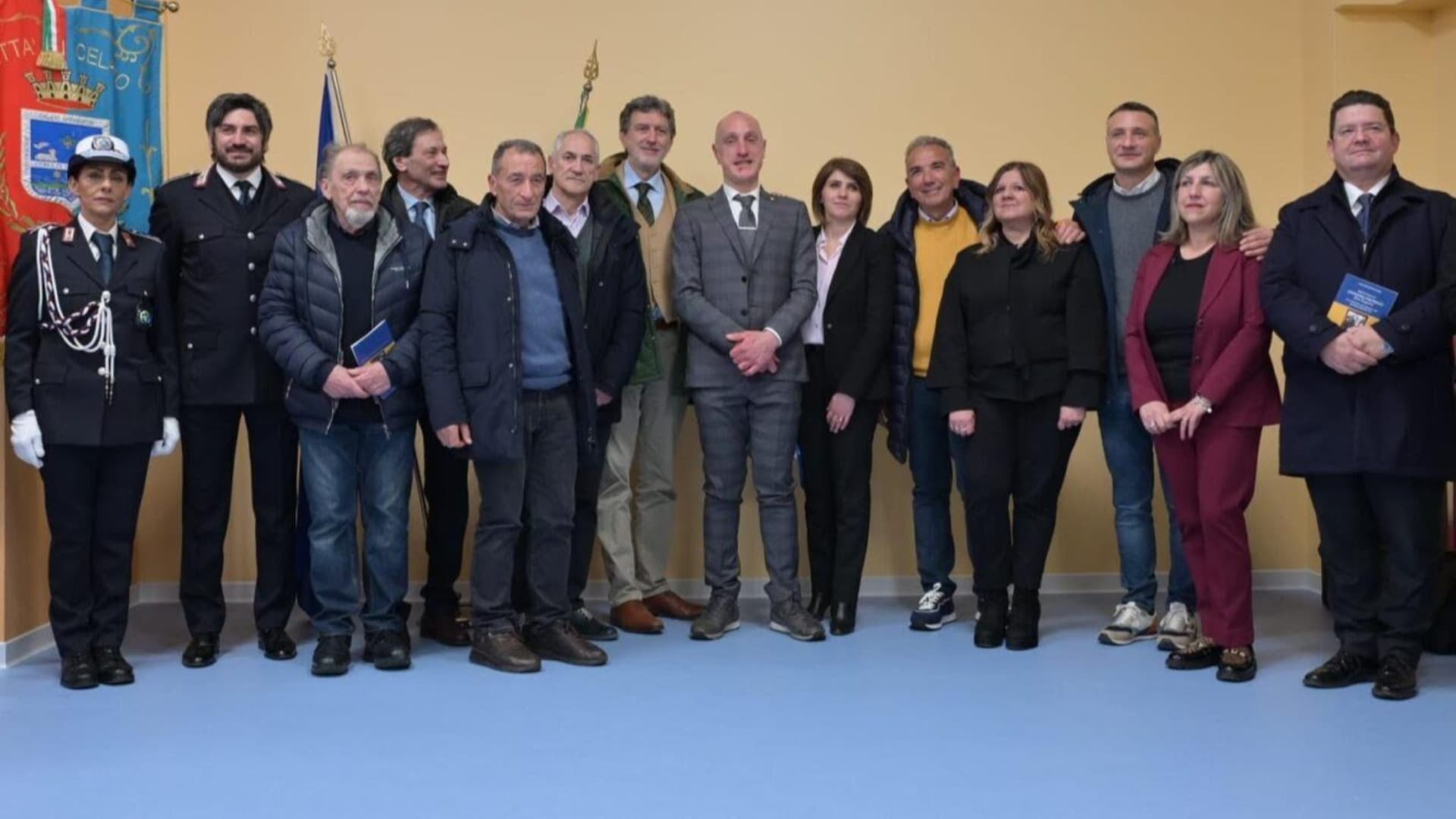 La visita di Marsilio (al centro) con Verrecchia (a destra) e tutto il Consiglio Comunale a Celano