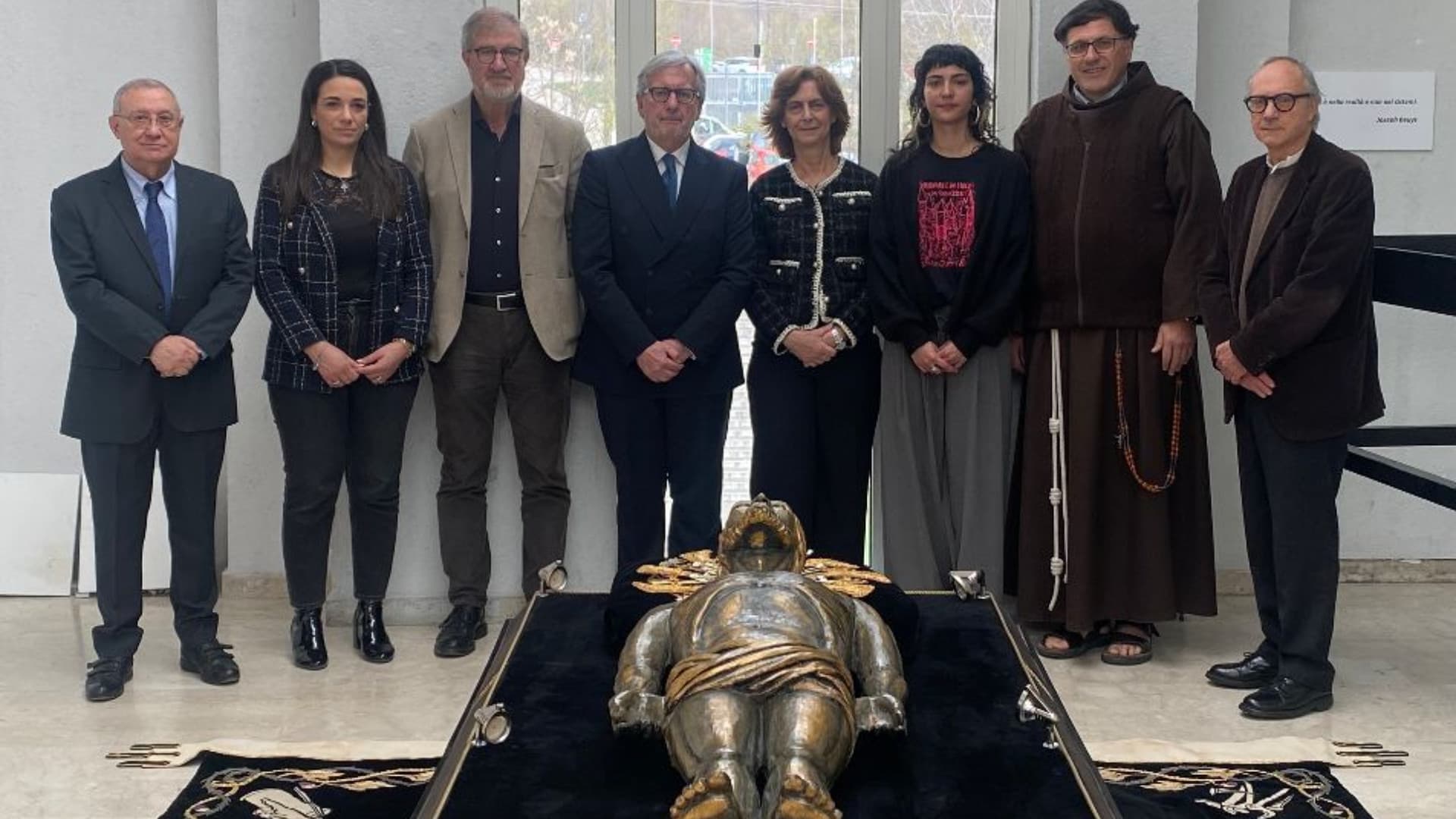 Foto di gruppo dopo il restauro