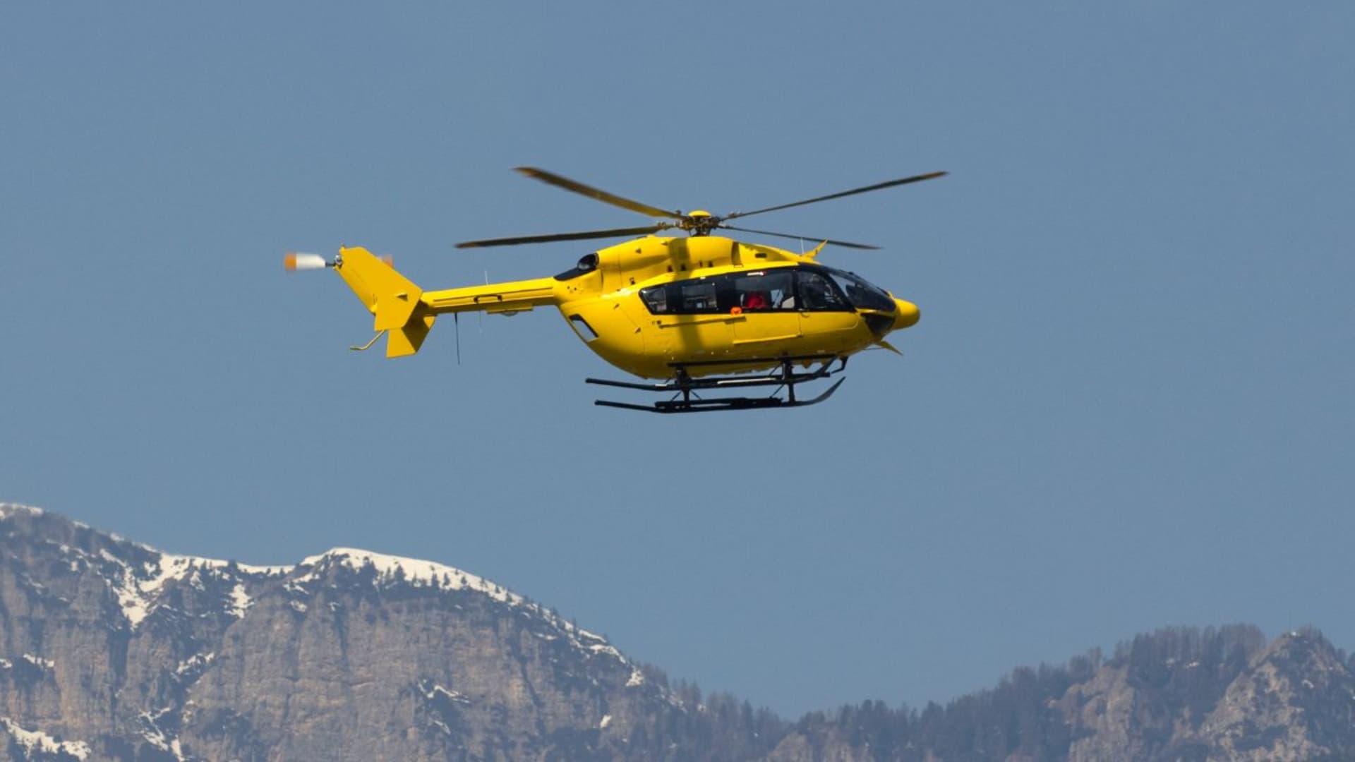 Soccorsi in montagna (in una foto di repertorio)