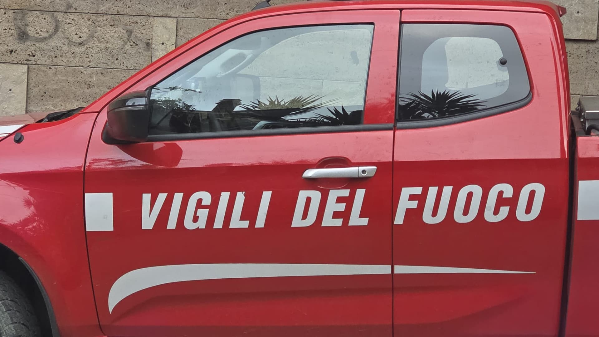 Frondarola, smottamento lungo contrada Valle: strada temporaneamente chiusa