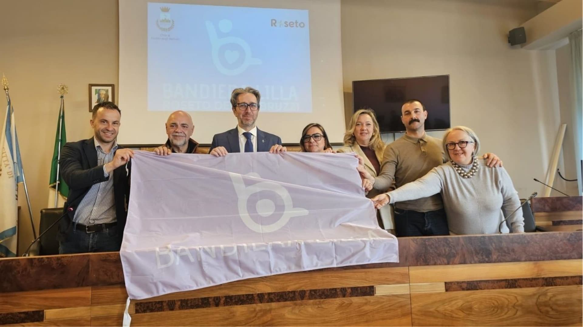La bandiera lilla