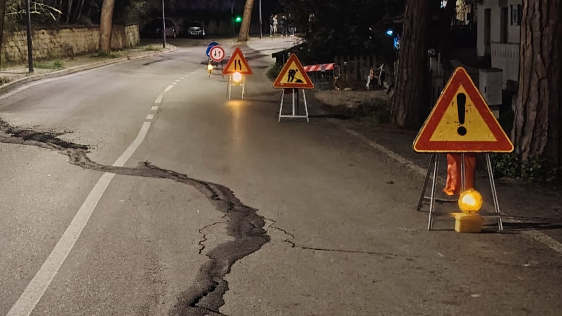 Il tratto di strada dove si è registrato il cedimento