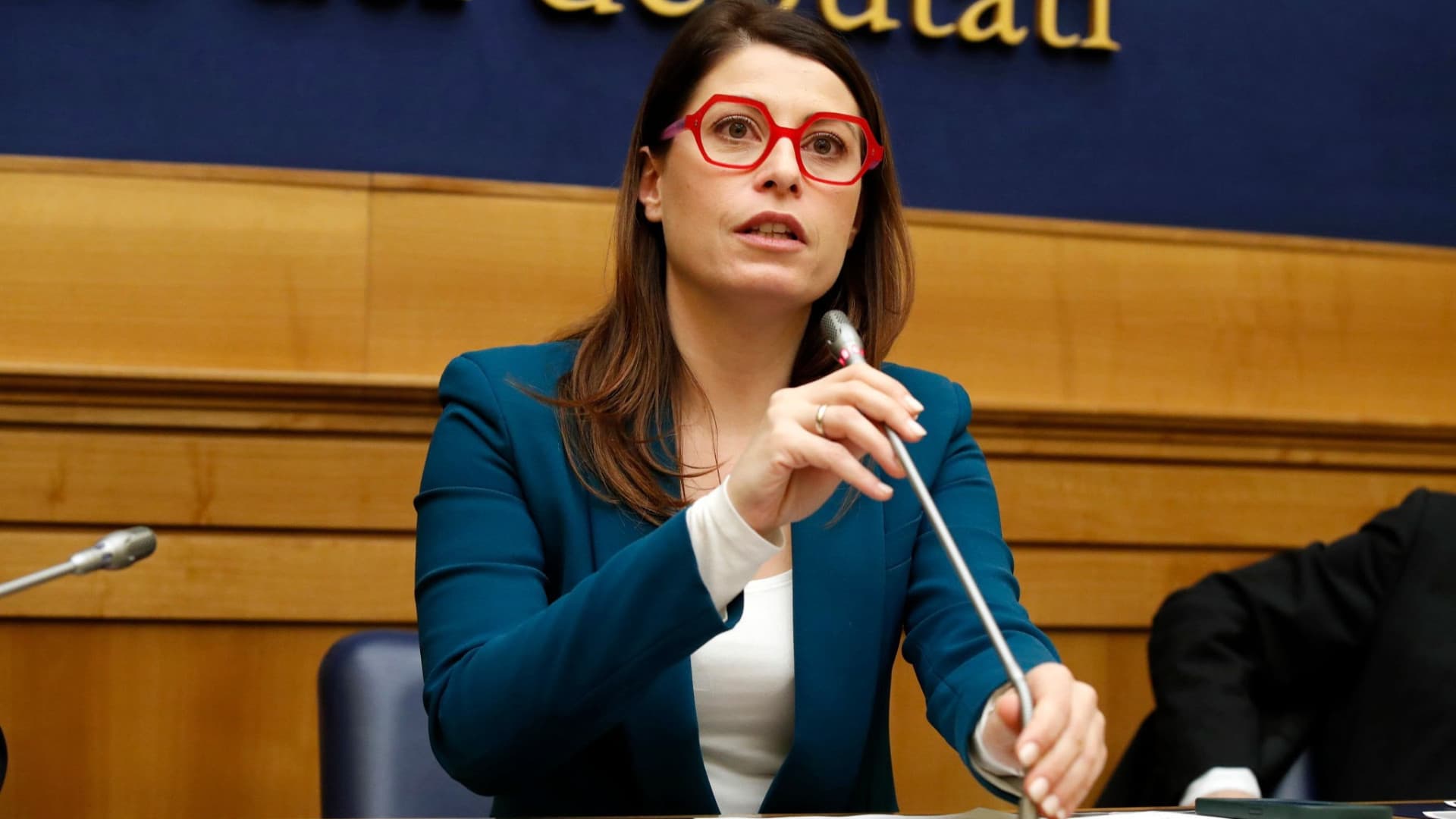 Famiglia del bosco: la deputata Piccolotti sollecita l'intervento ispettivo del ministro dell'Istruzione