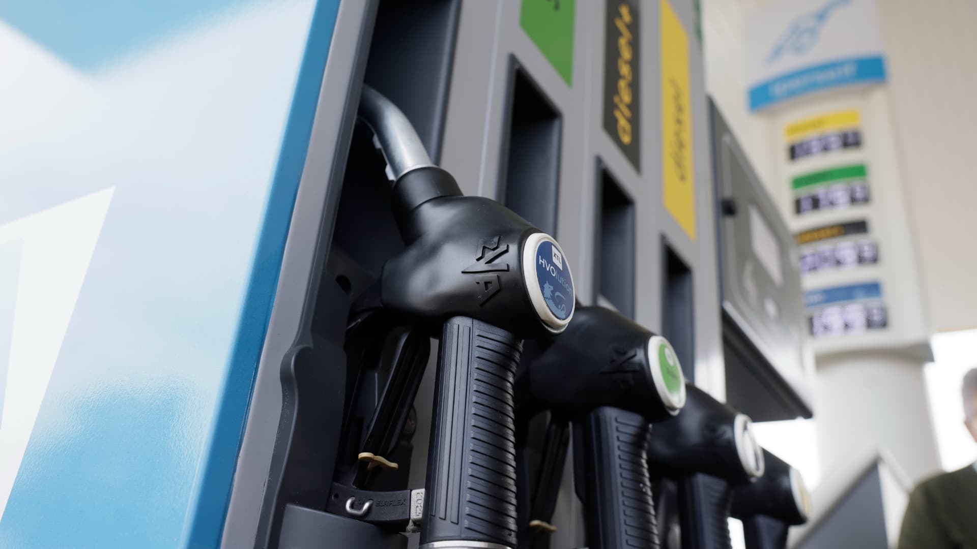 Diesel a 2,7 euro: l’allarme recessione blocca l’economia. I prezzi in Abruzzo