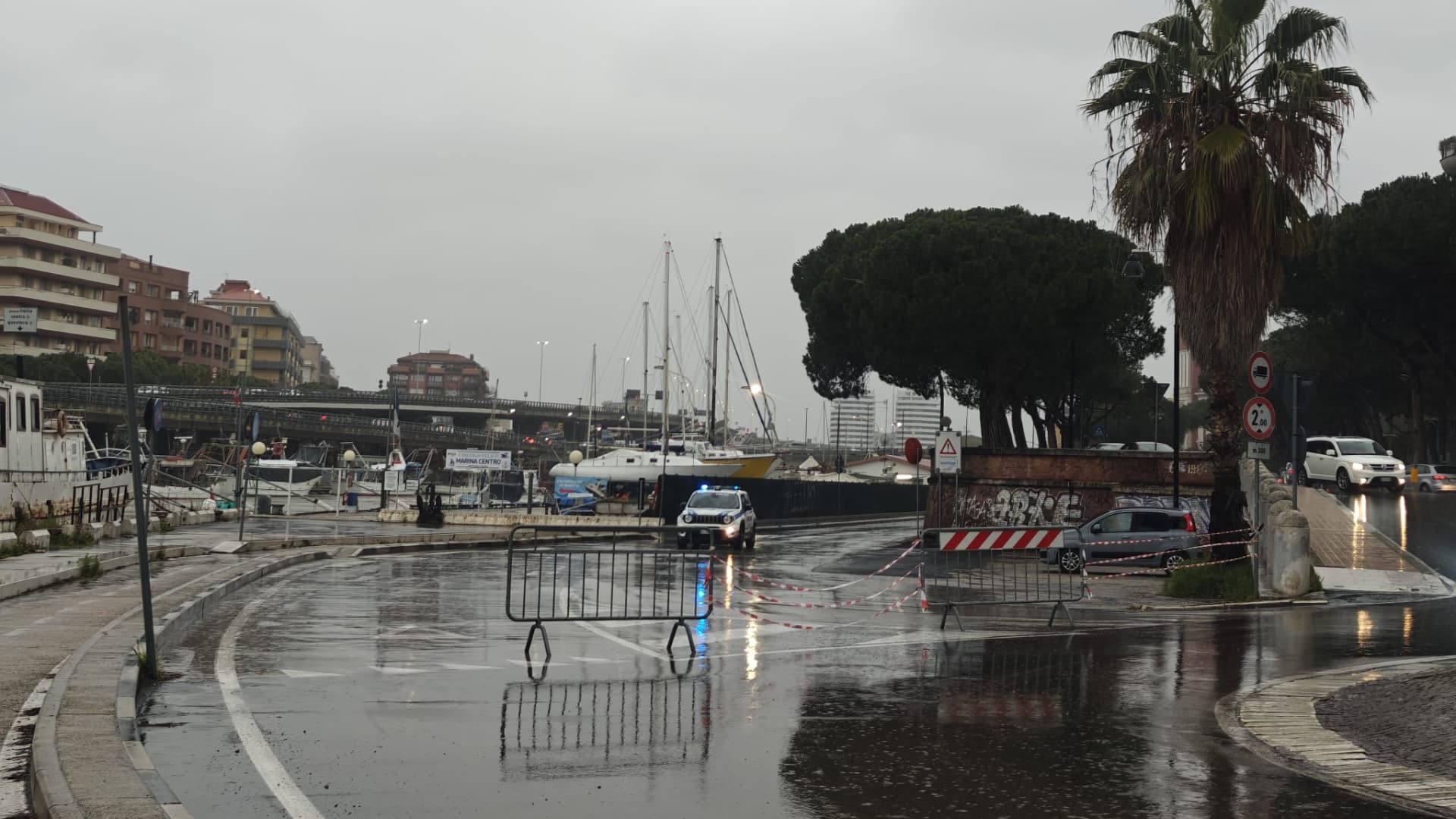 Maltempo, superamento del limite di allarme del fiume Pescara: chiuse le golene. Neve: chiusa statale 614