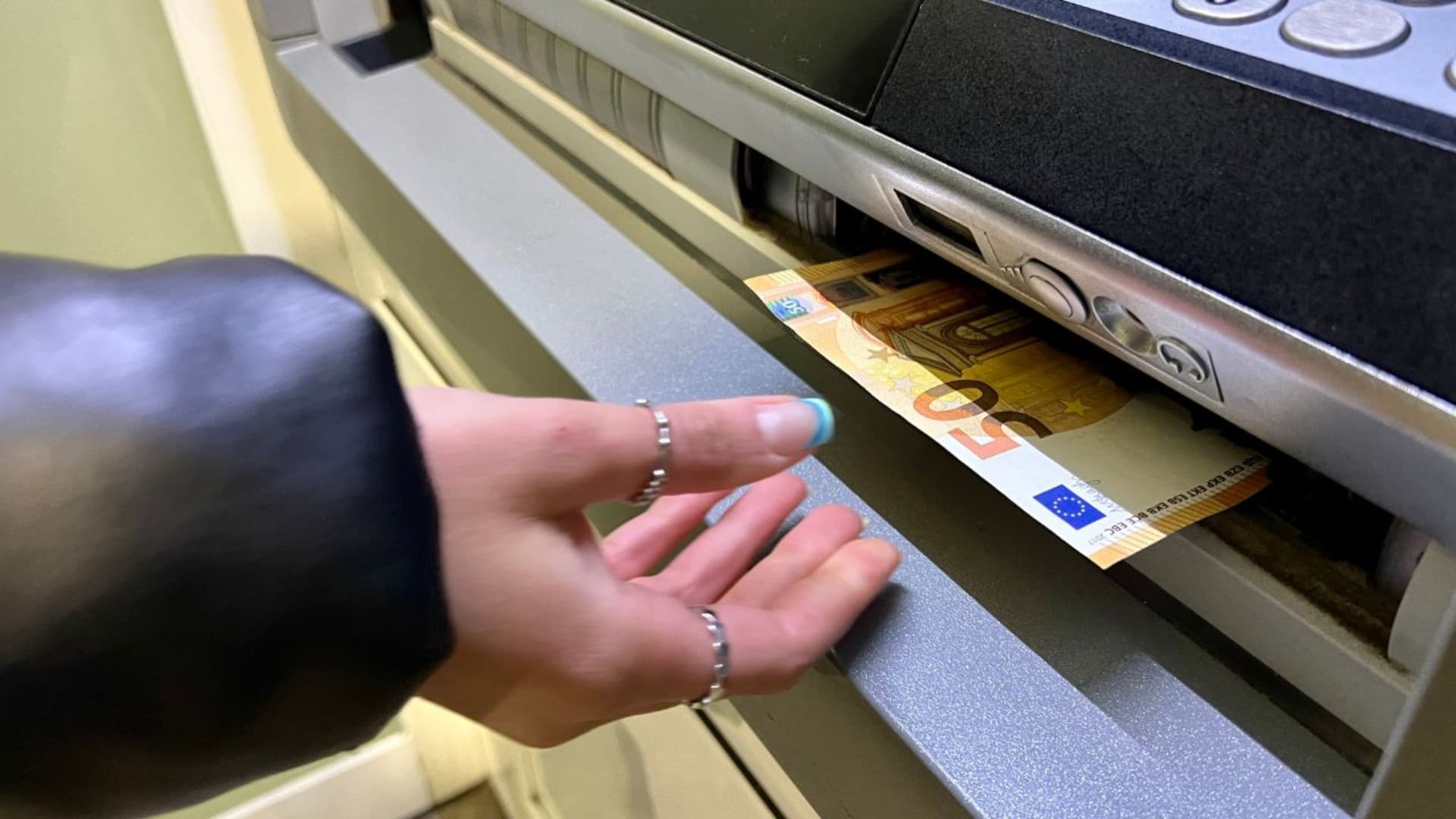 Prelievi al bancomat: quali importi sono a rischio e quando scatta la segnalazione