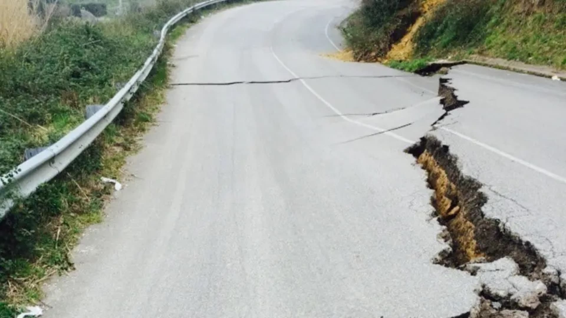 Si risveglia storica frana in Molise, paralizzati i collegamenti con l’Abruzzo - A14: i percorsi alternativi