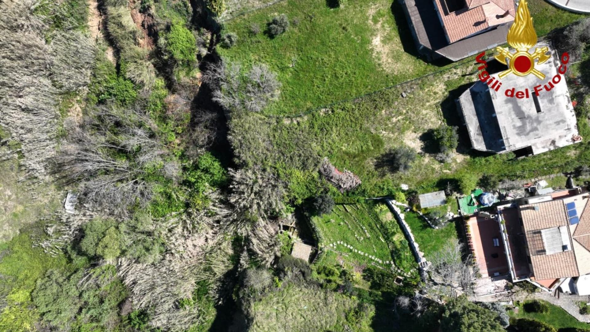 Frana a Petacciato, caos treni sulla dorsale adriatica - Biglietti: occhio agli speculatori