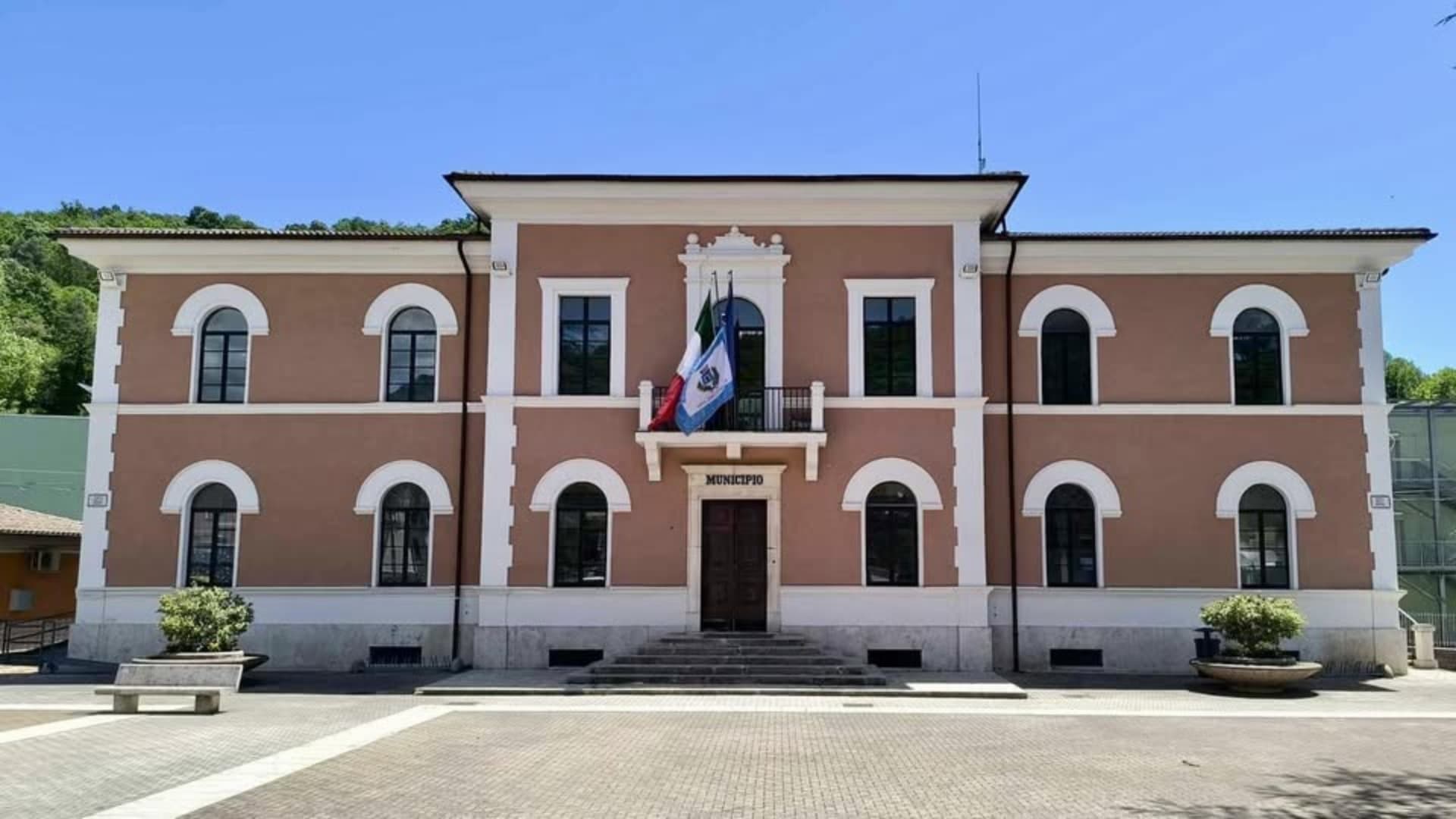 Raggiri a Carsoli, cittadini inondati da sms "Prego paghi la TARI": è una truffa