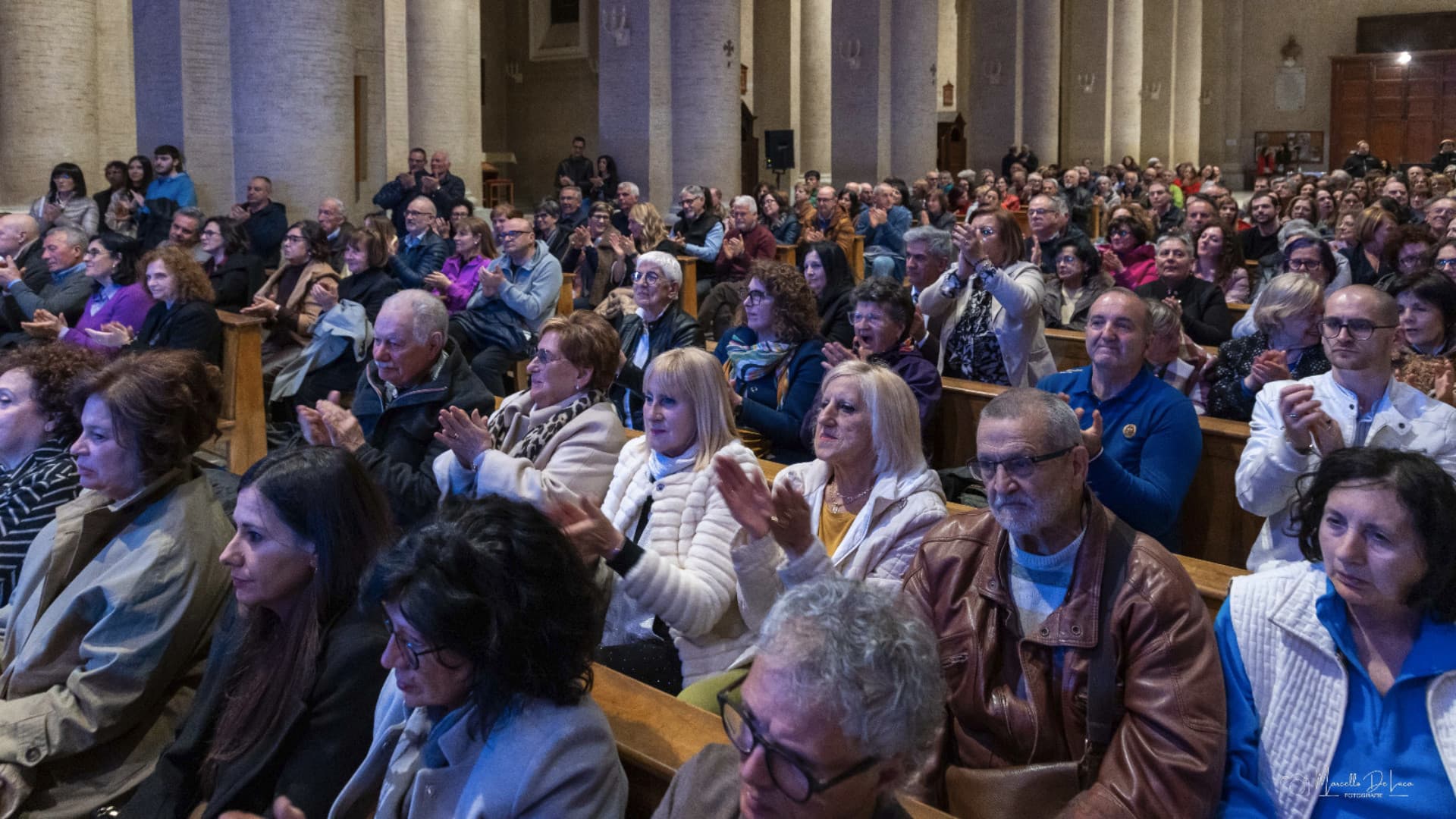 Il pubblico che ha riempito la cattedrale di Avezzano