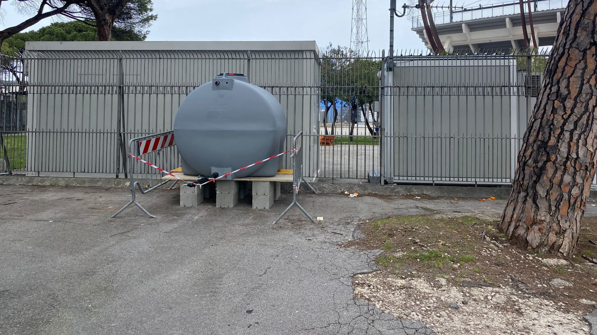 Uno dei serbatoi posizionati a Pescara