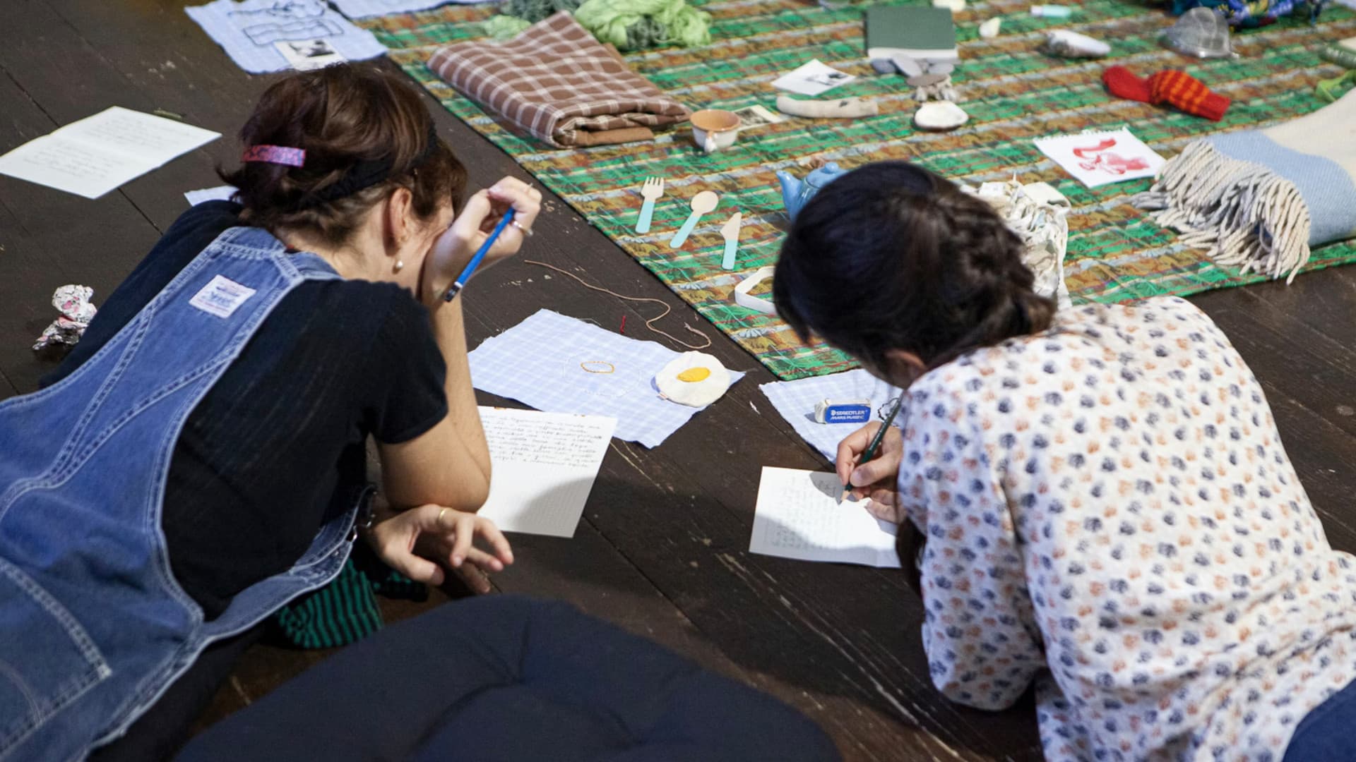 Calascio, "Ricami Collettivi: Guscio o Conchiglia", laboratorio di scrittura e ricamo