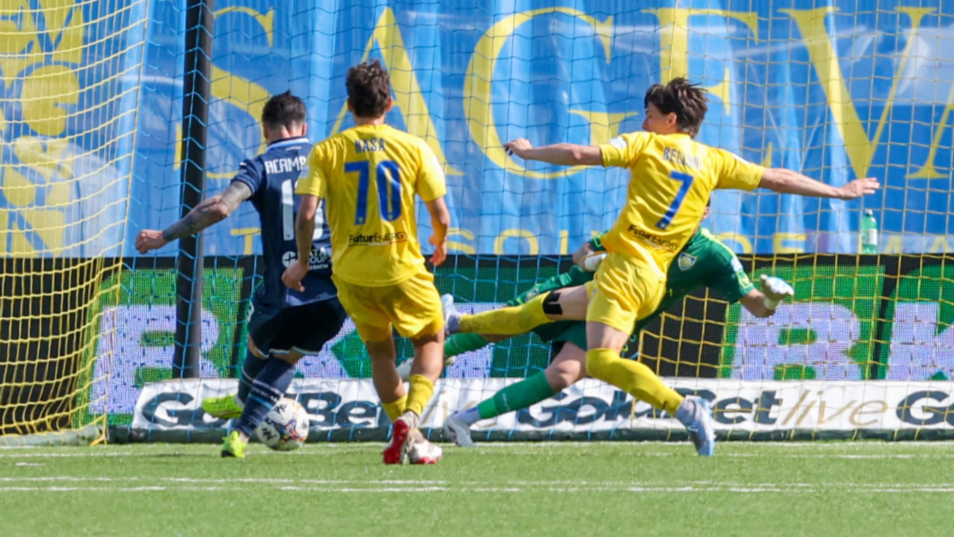 Pescara, stesso film: anche a Carrara la beffa arriva nel finale (2-2)