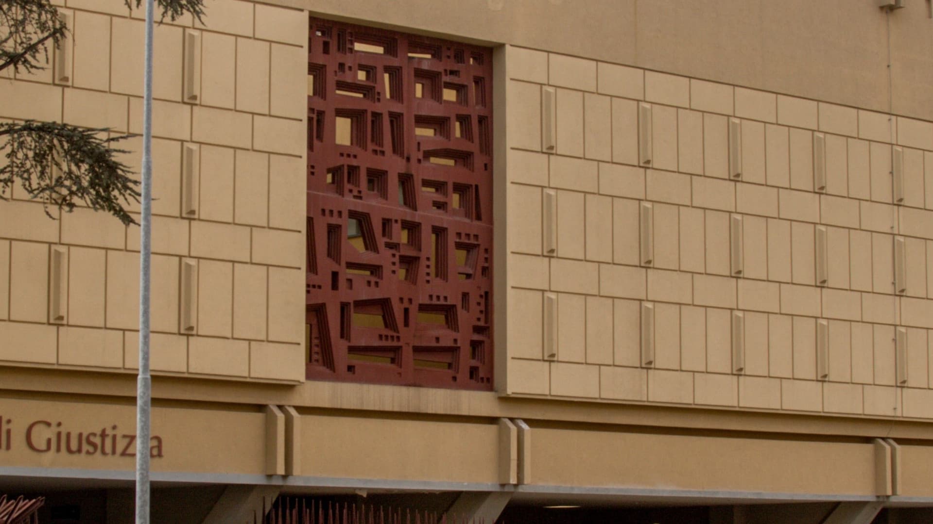 L'Aquila, il piromane patteggia due anni di reclusione