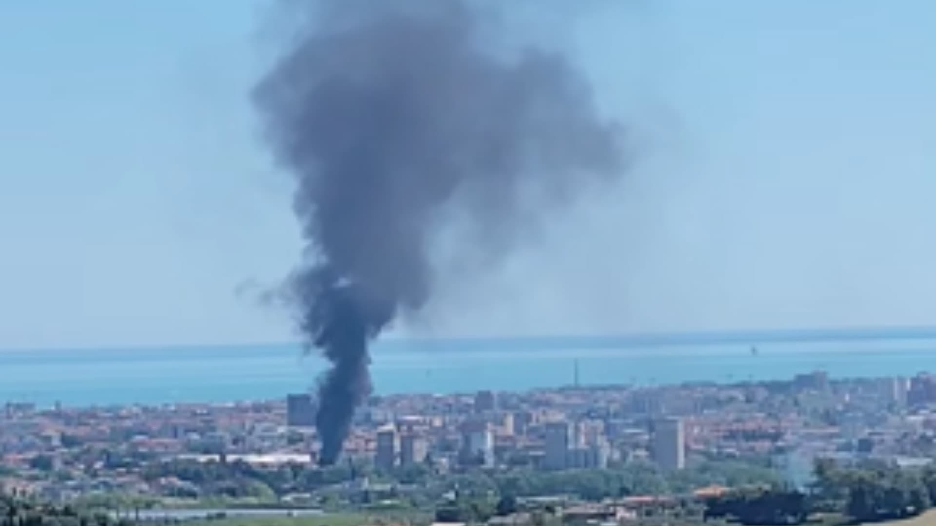 L'incendio (da video Spoltore Notizie)