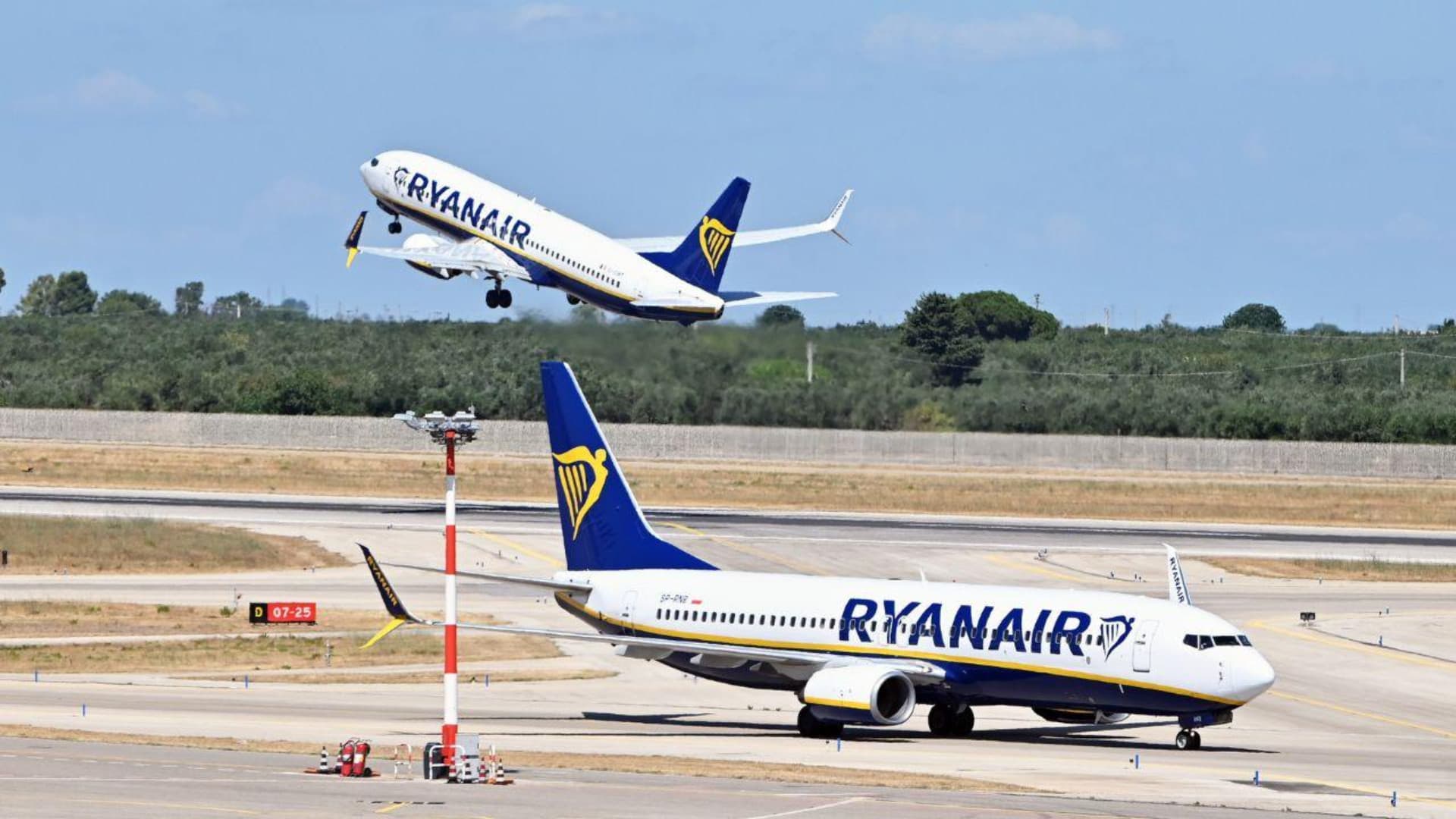 Check-in Ryanair, cambiano le regole: bagagli chiusi 60 minuti prima del volo