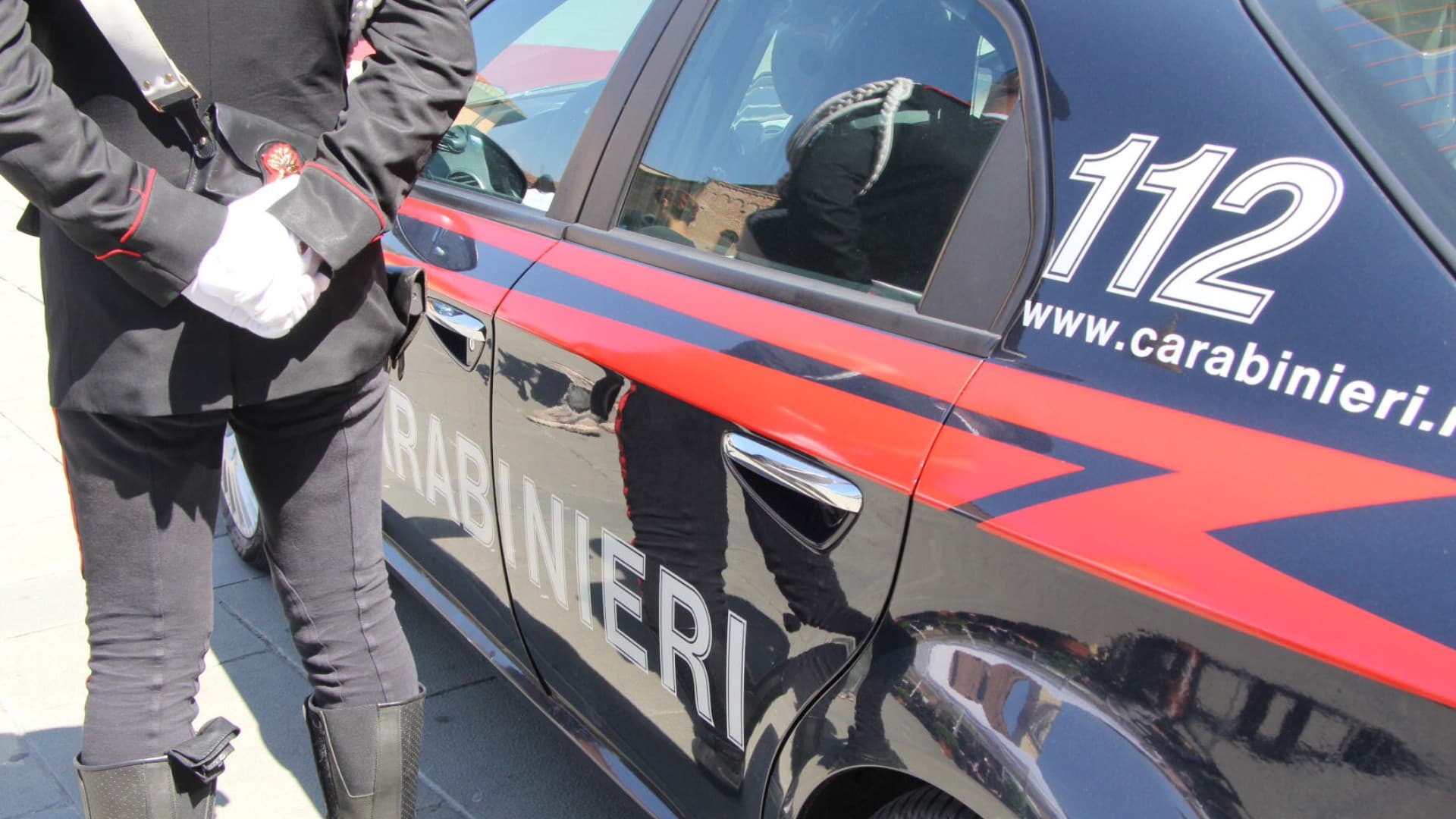 Pescara, sorpreso in strada con coltello e spadino: denunciato un 48enne