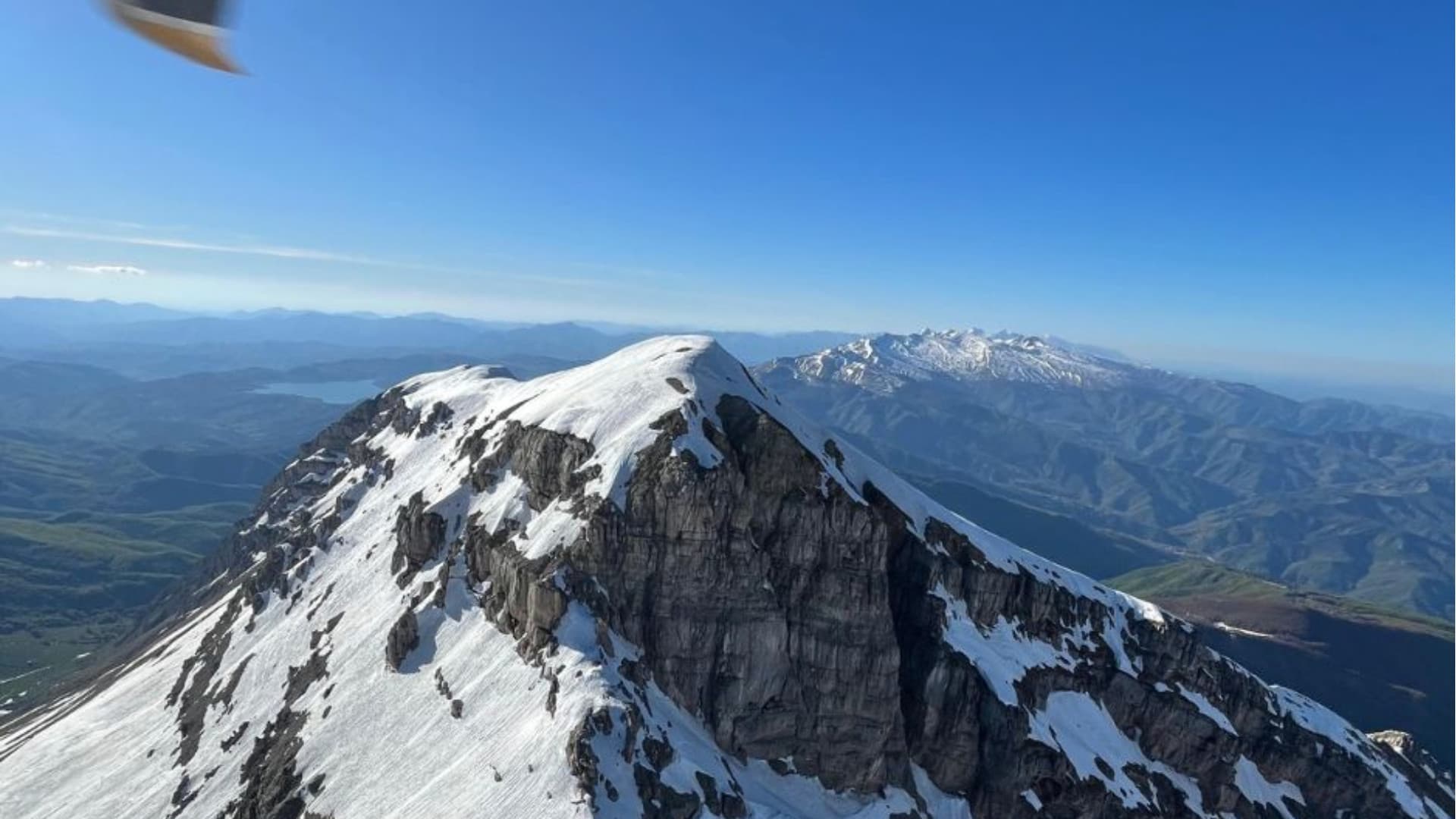 Gran Sasso, ritrovato il trail runner disperso sul Monte Corvo: si è salvato grazie al suo lavoro