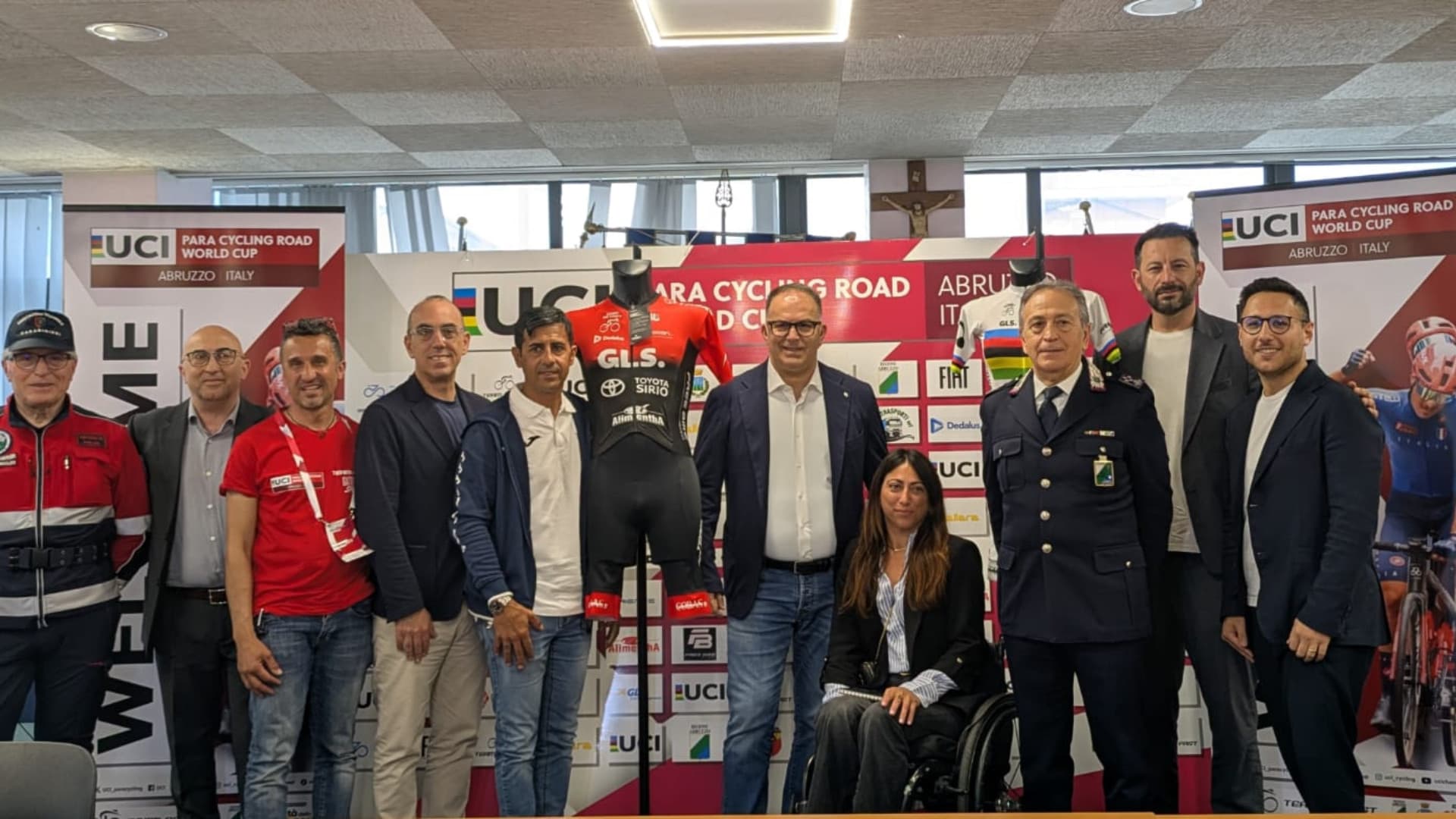 Al termine della conferenza stampa la foto di gruppo