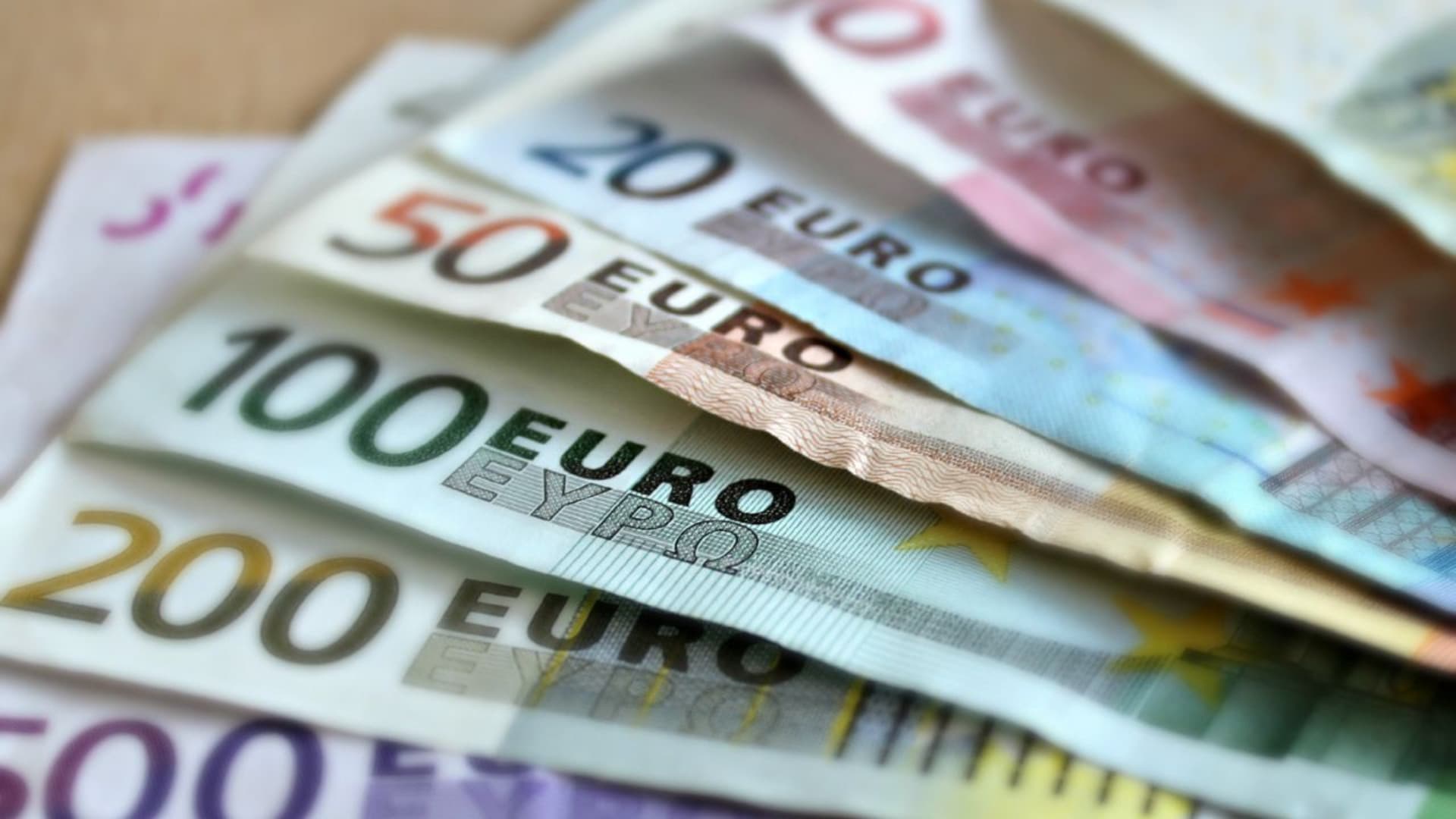 Contanti, cambiano le regole: cosa succede sopra i 3mila euro e il nuovo limite Ue