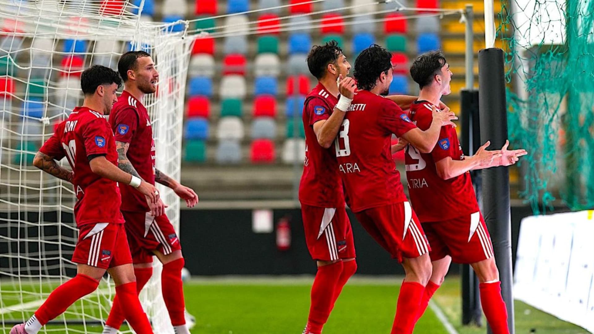L'esultanza del Teramo (Foto Teramo calcio)