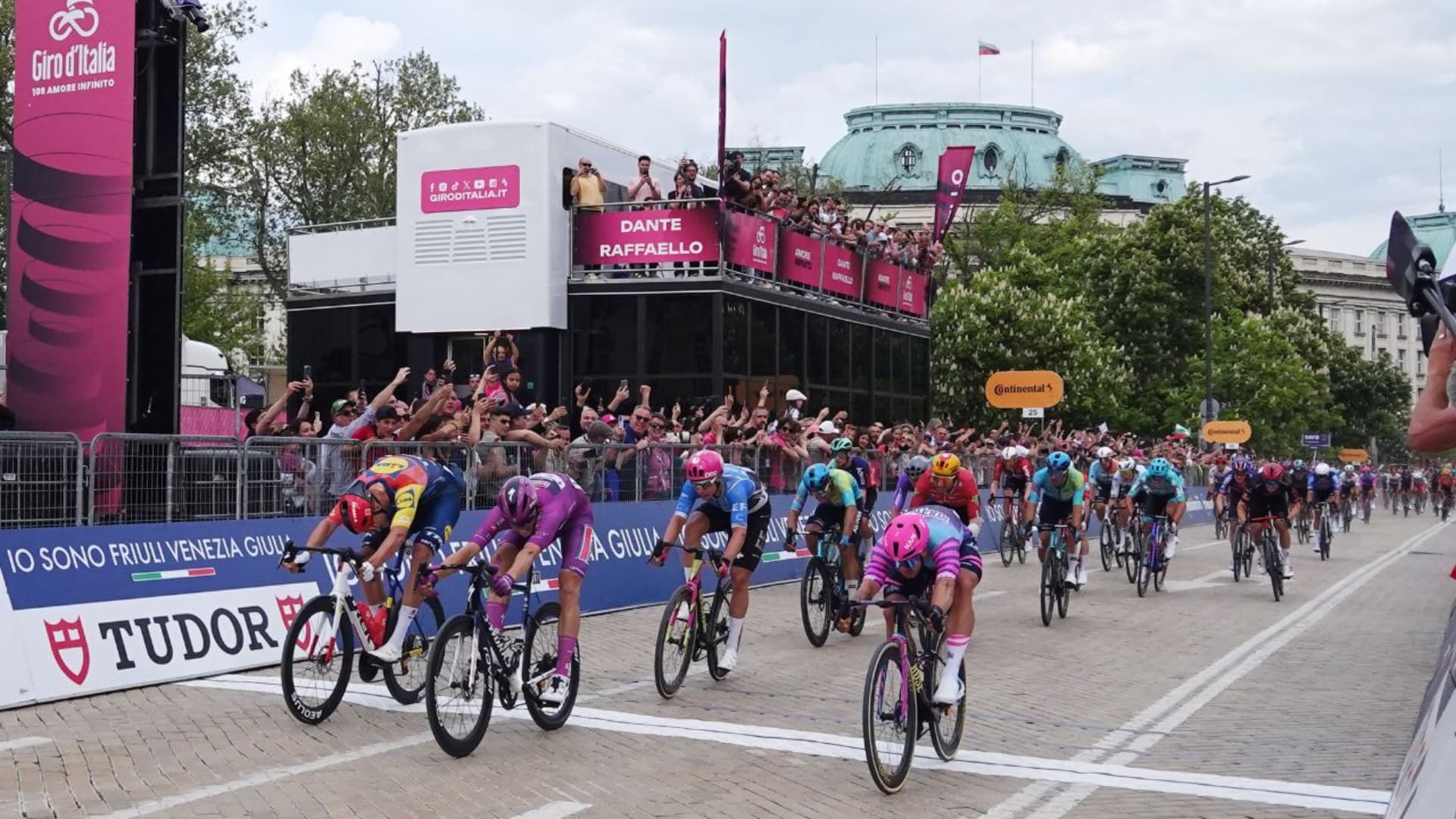 Magnier concede il bis a Sofia: seconda vittoria al Giro 109, Silva resta in maglia rosa
