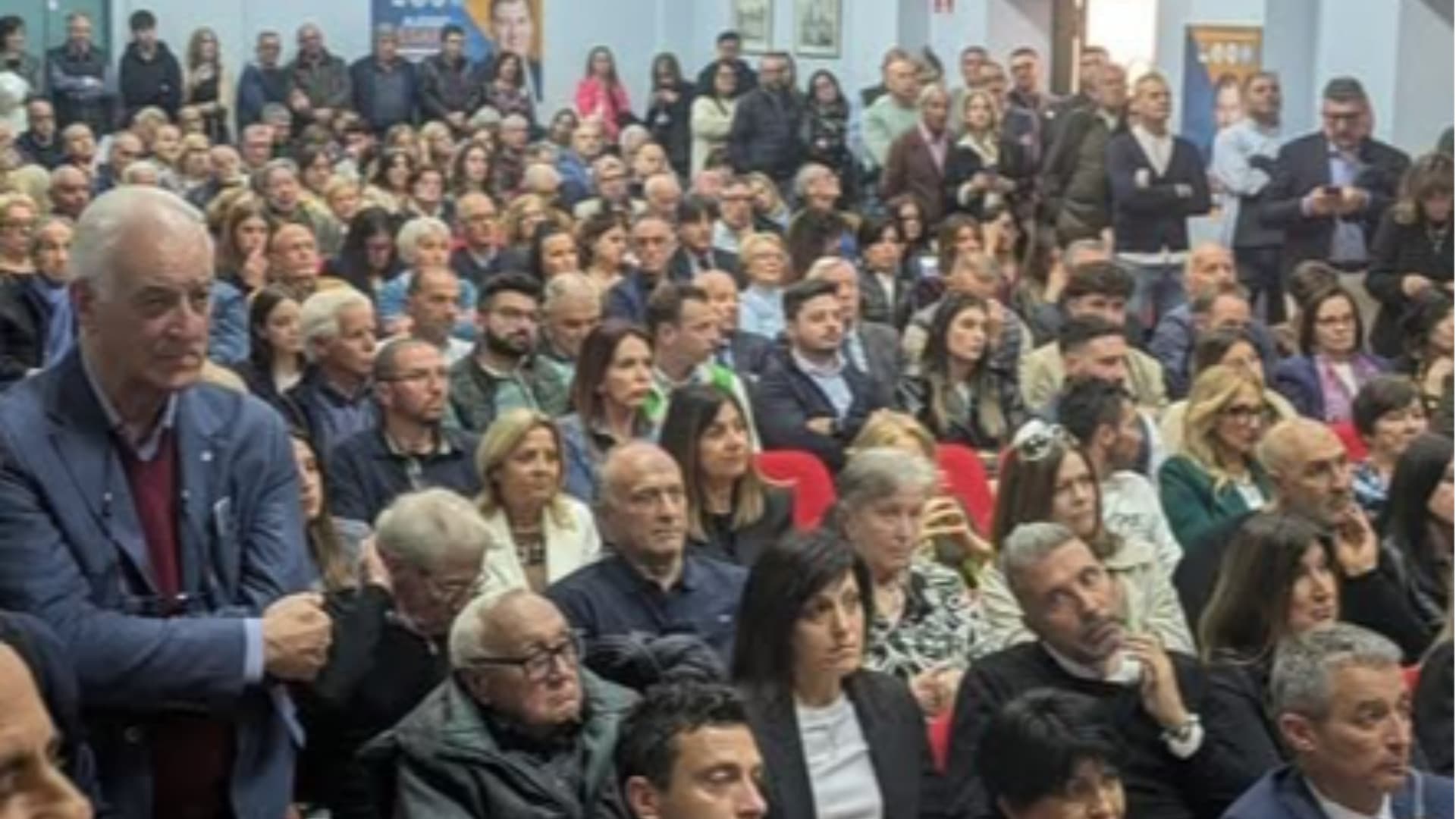 La sala piena