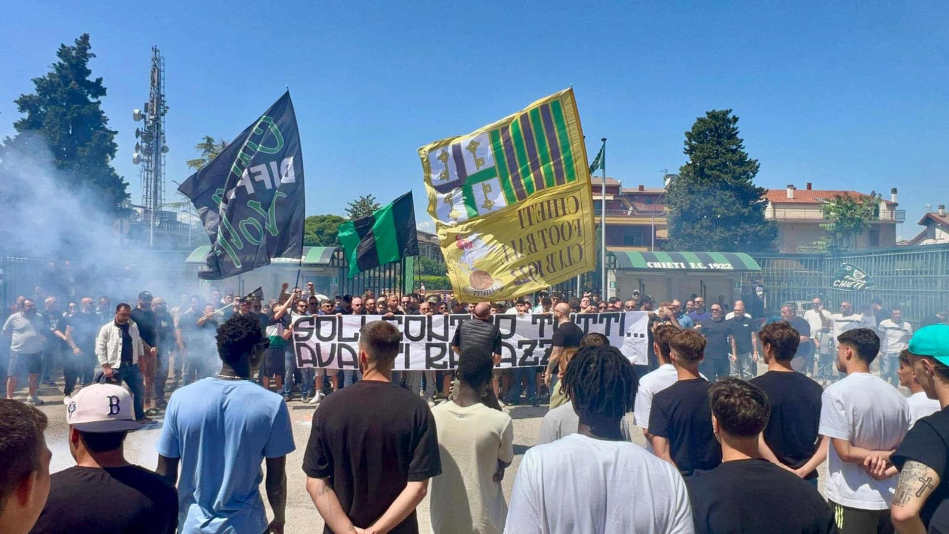Affetto e vicinanza portata dai tifosi alla squadra (sabato 9 maggio)