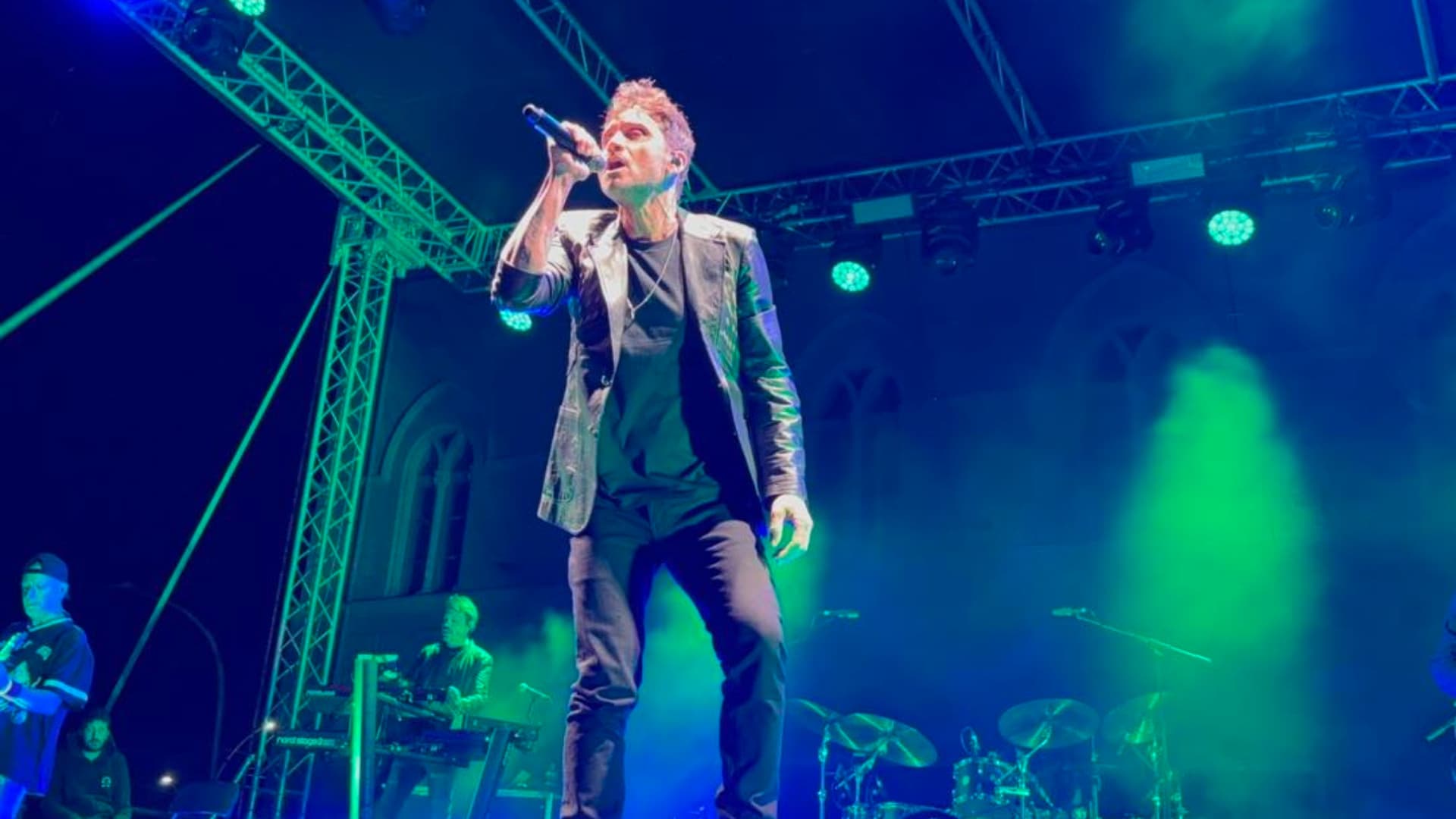 Fabrizio Moro incanta Chieti: piazza San Giustino sold out per il Maggio Teatino e quasi 5mila presenze